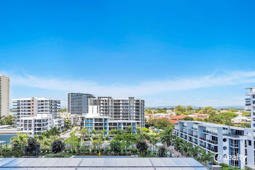 701/2 Como Crescent, SOUTHPORT, QLD, 4215, Southport - Thumbnail 2