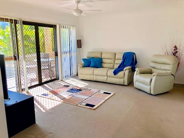 3/16 St Kilda Avenue, Broadbeach - Thumbnail 3