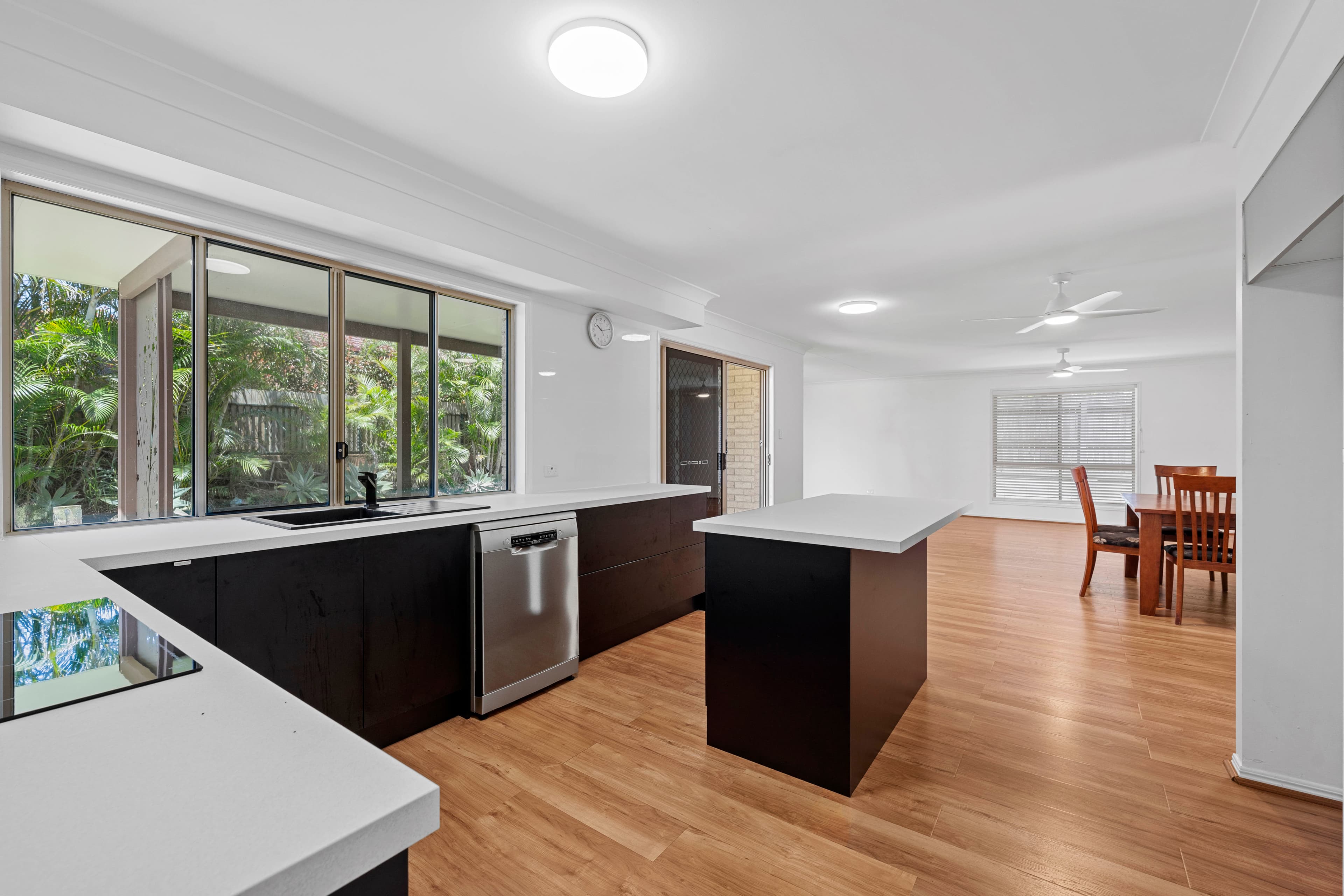 5 Penzance Drive, Redland Bay, Redland Bay - Thumbnail 3
