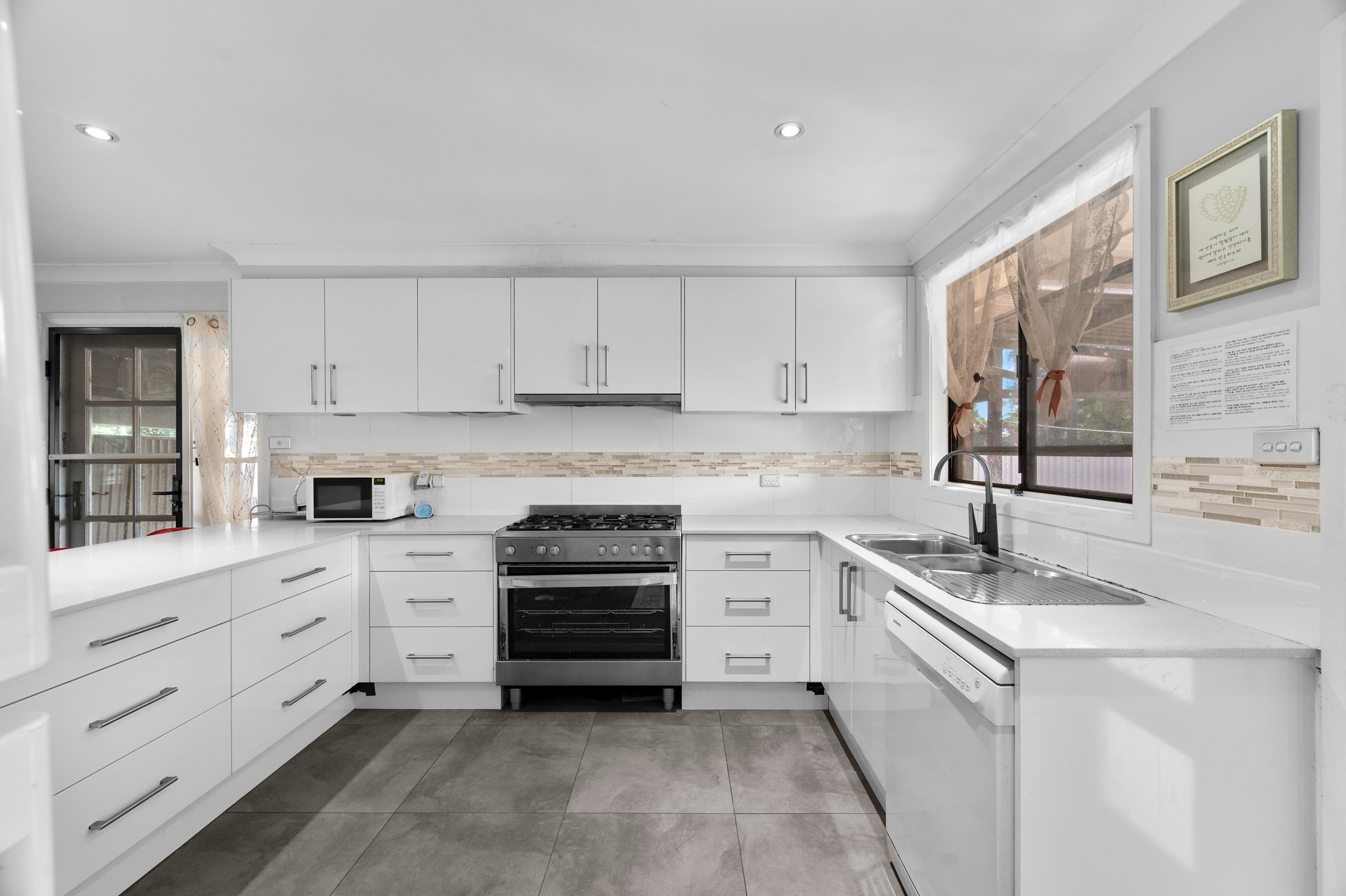 32 Akuna Avenue, Bradbury NSW 2560, Bradbury - Thumbnail 6