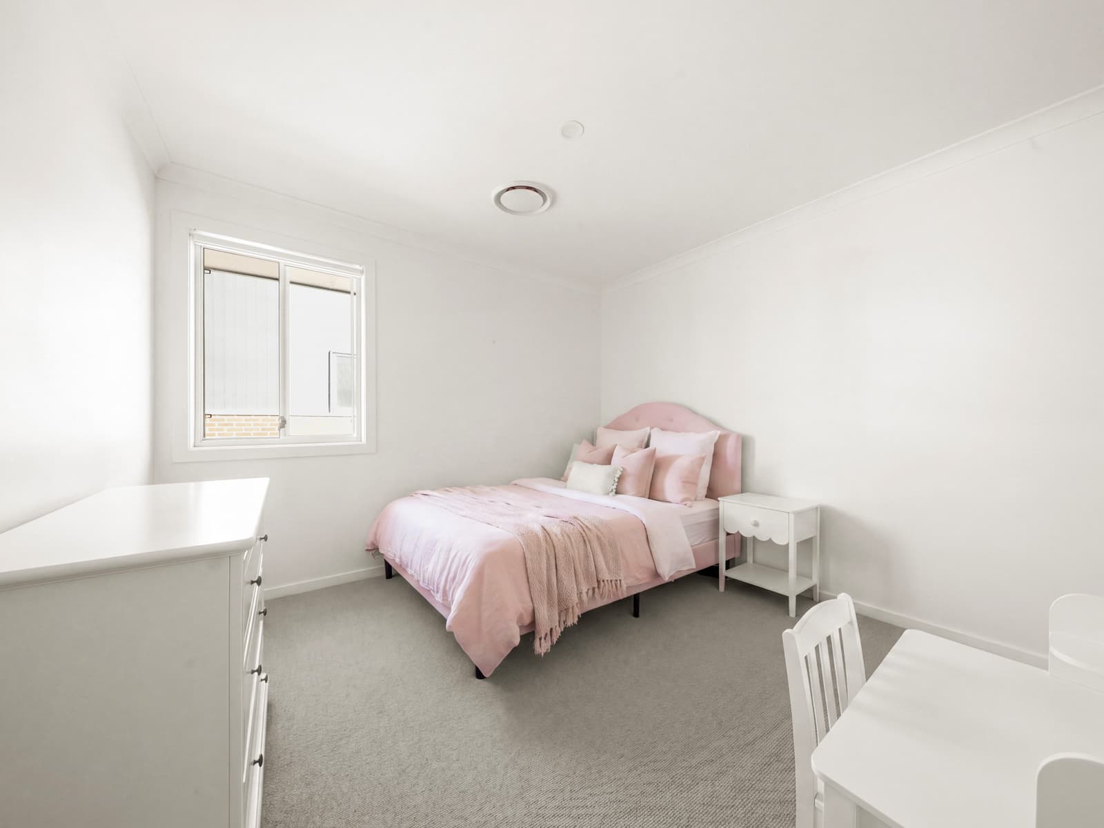 25 Indigo Crescent, Denham Court - Thumbnail 6