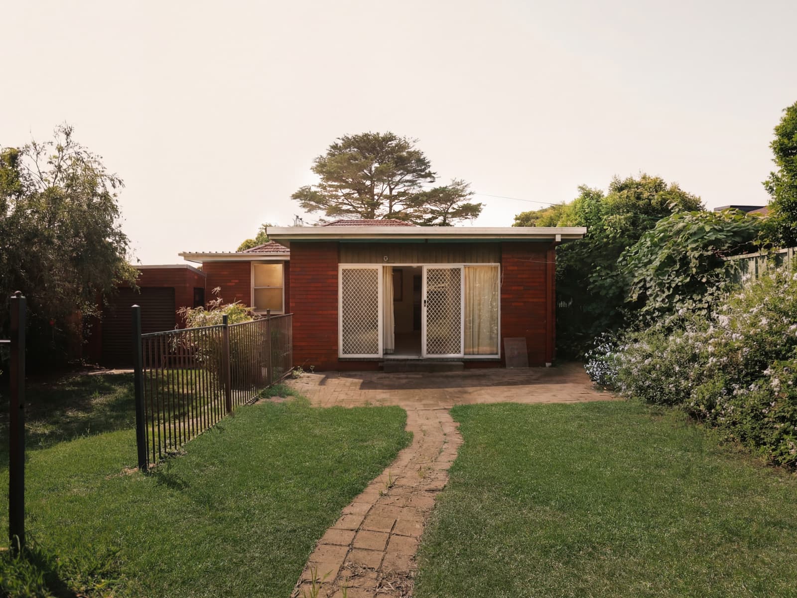 1 Chivers Avenue, Lugarno - Thumbnail 2