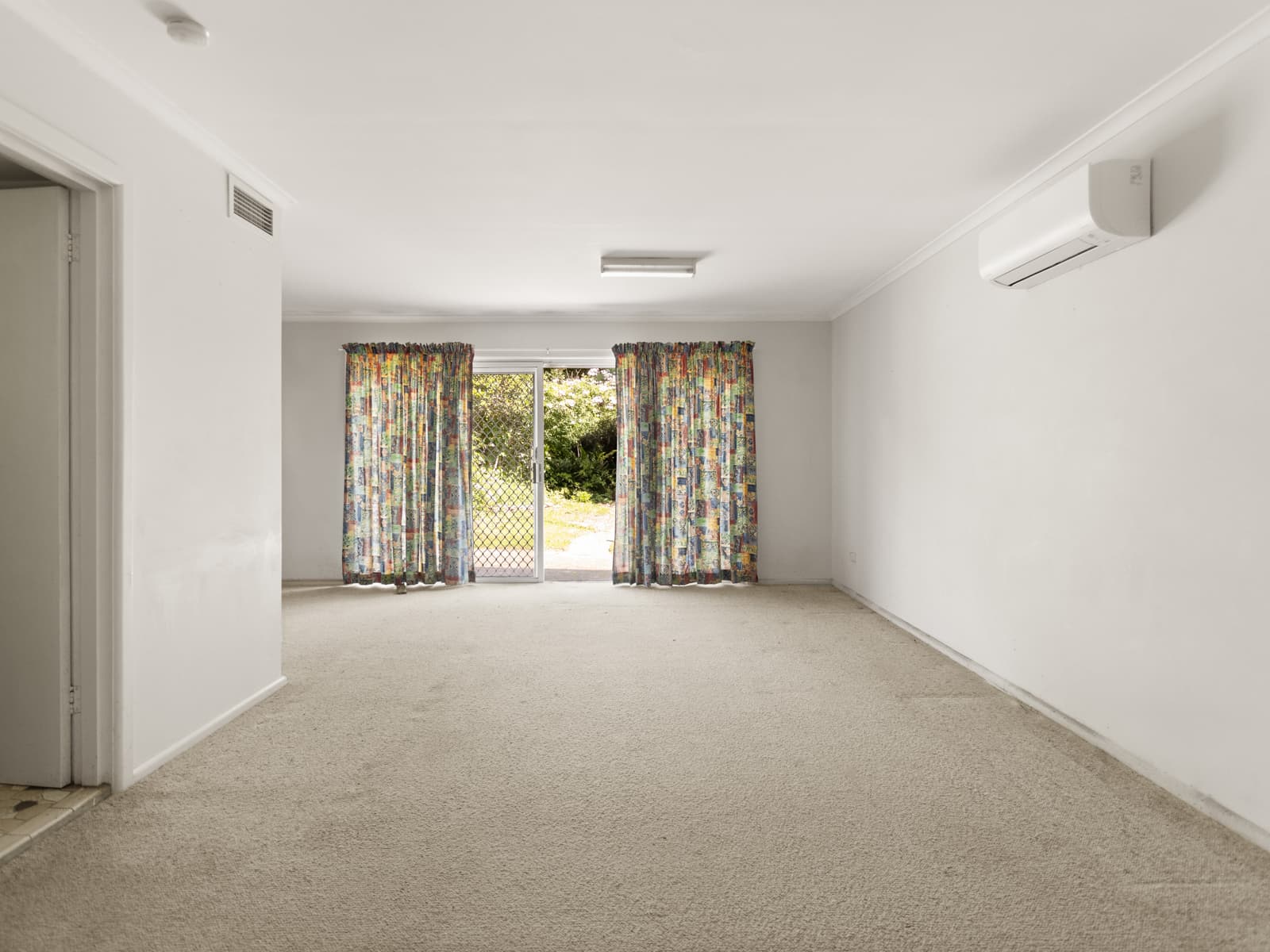 1 Chivers Avenue, Lugarno - Thumbnail 6