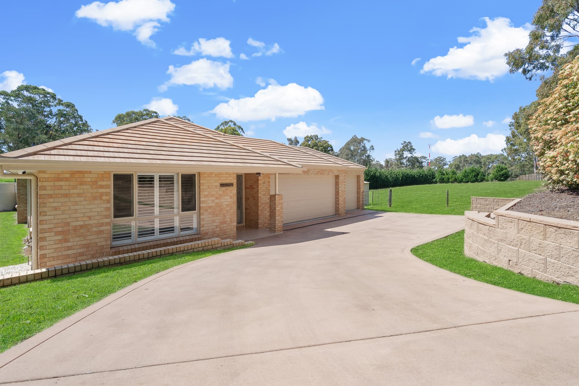 25 Yewens Circuit, Grasmere - Image 1