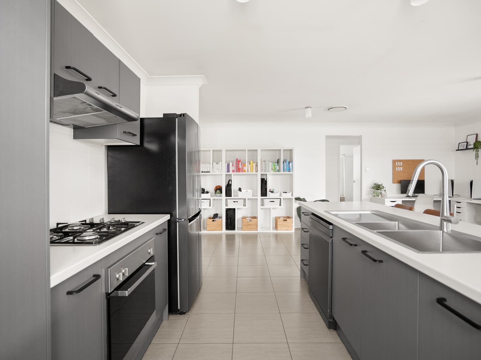 21 Discovery Circuit, Gregory Hills - Thumbnail 4
