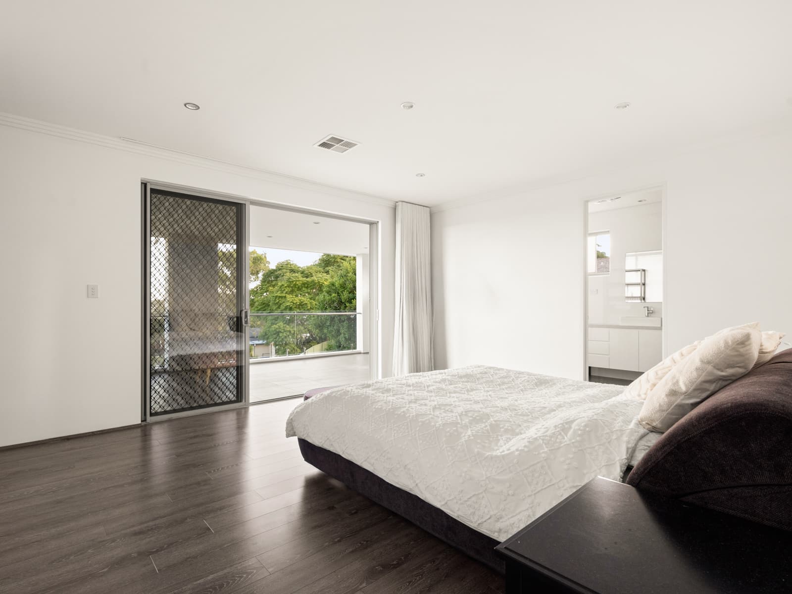 9 Hillcross Street, Lugarno - Thumbnail 6