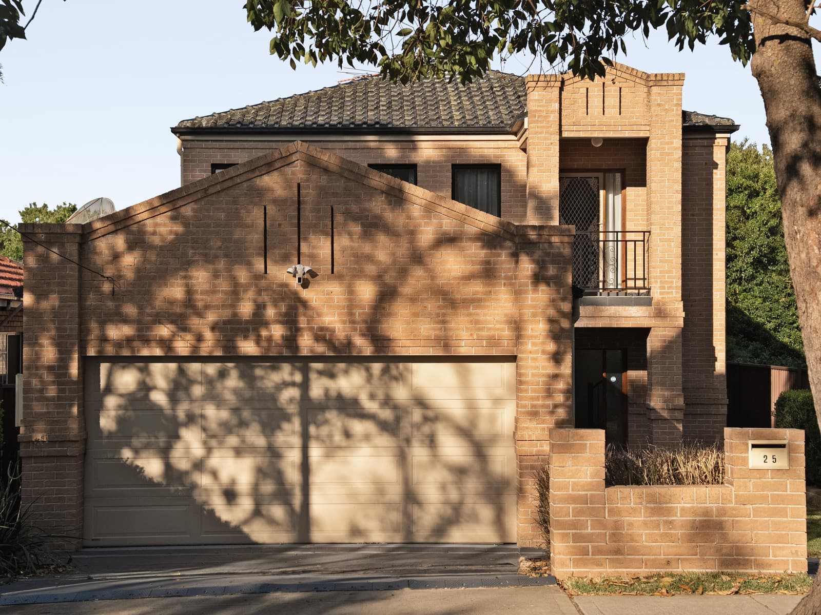 25 Tarrilli Street, Beverly Hills - Thumbnail 2