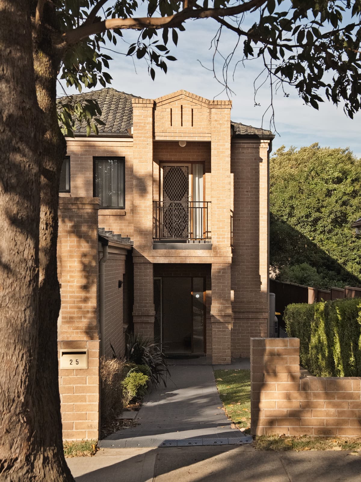 25 Tarrilli Street, Beverly Hills - Thumbnail 3