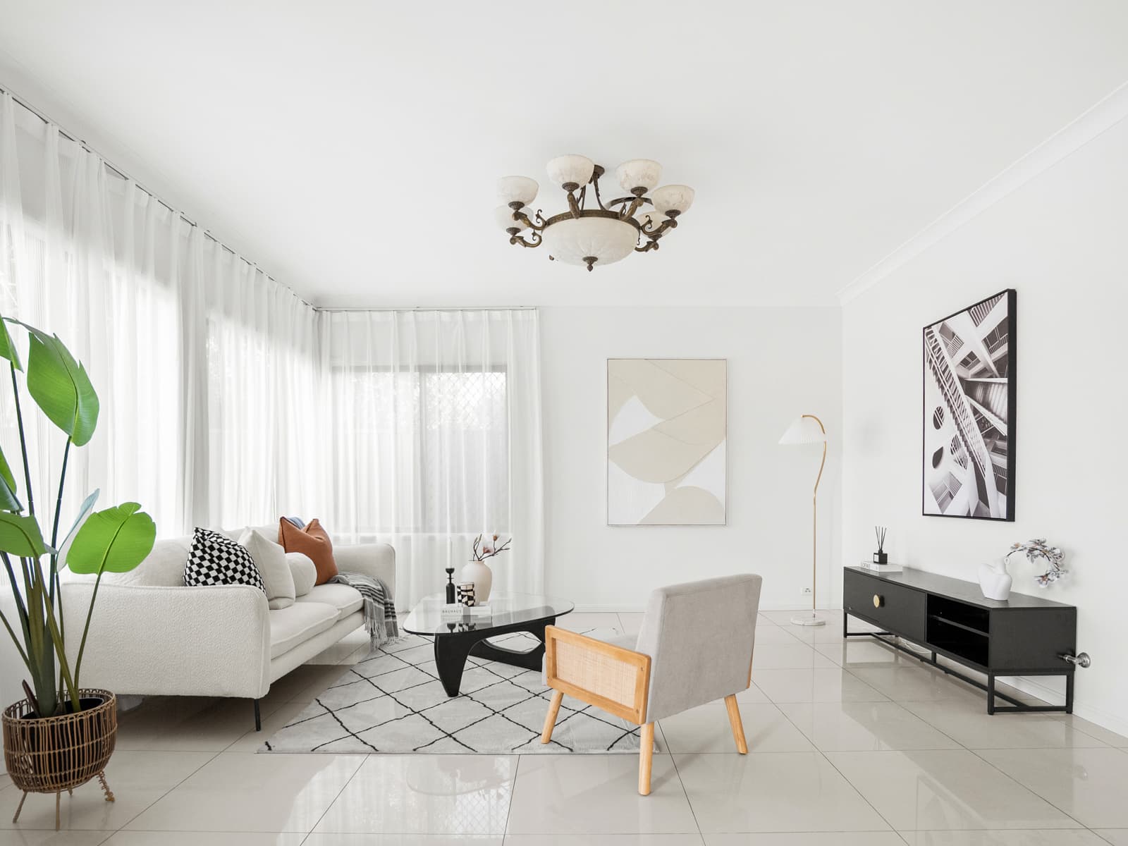 25 Tarrilli Street, Beverly Hills - Thumbnail 4
