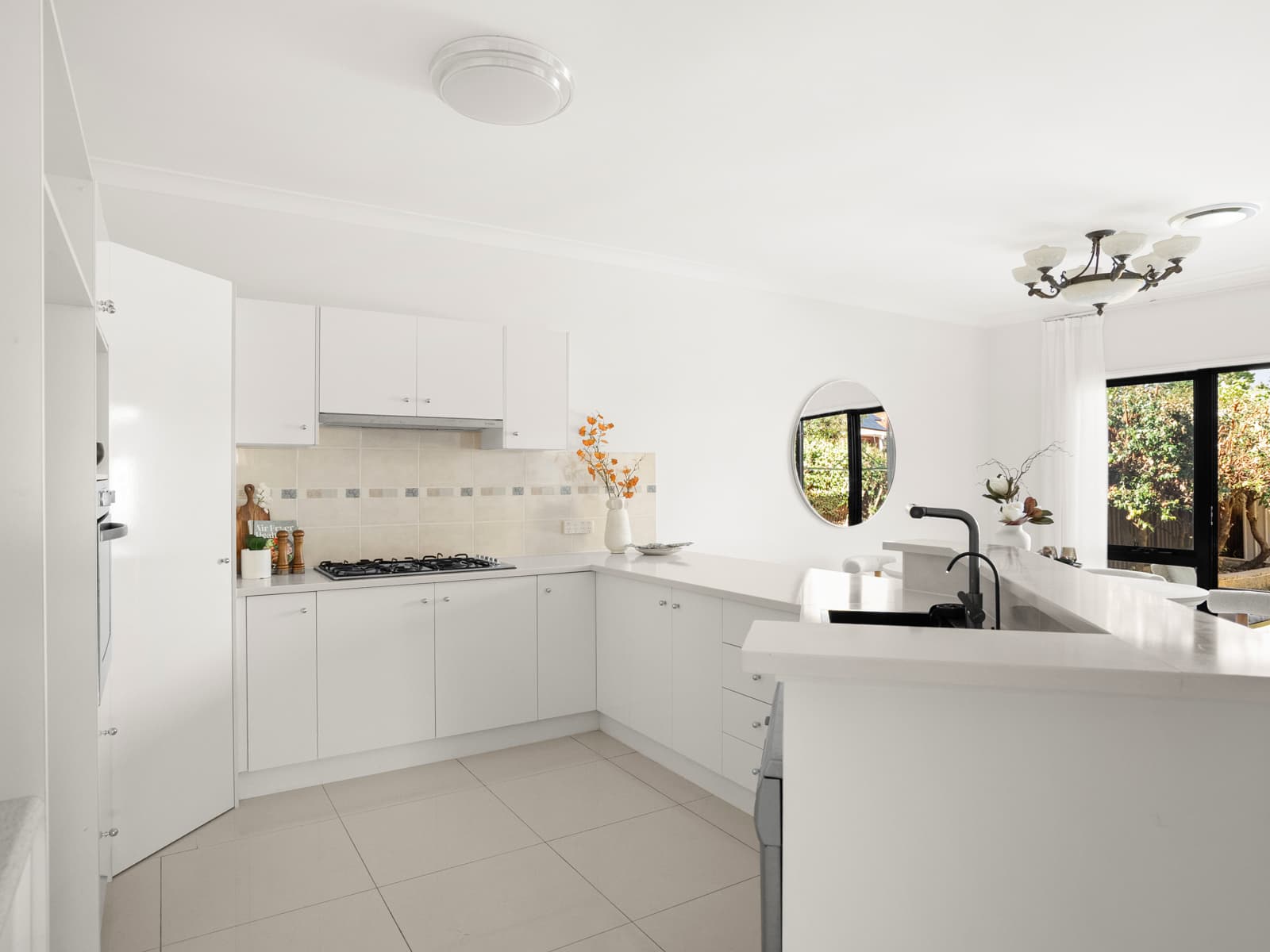 25 Tarrilli Street, Beverly Hills - Thumbnail 6