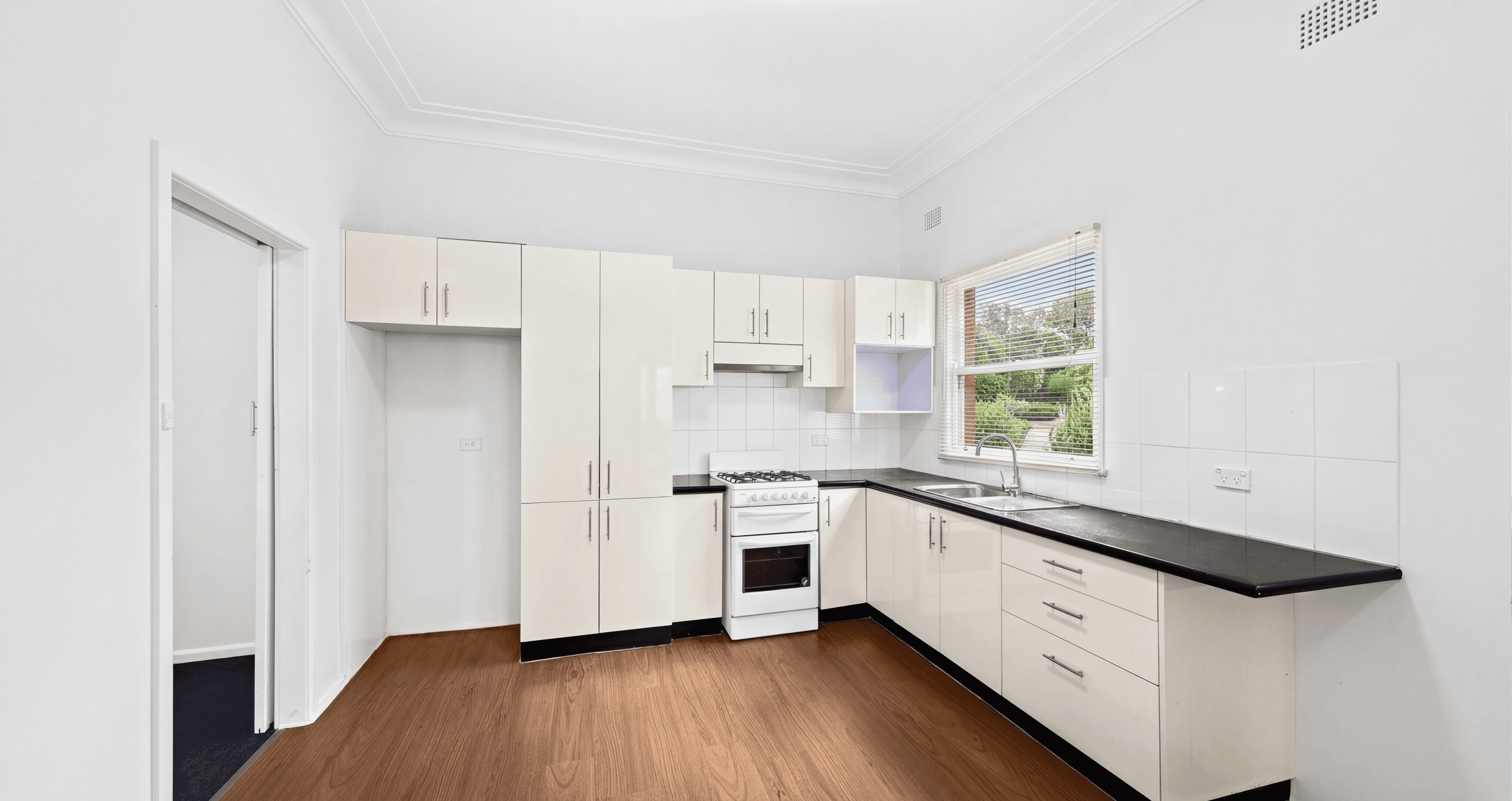 132 Bassett Street, Hurstville - Thumbnail 3