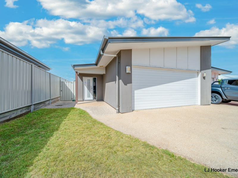 2/6 Newman Drive, Emerald, Emerald - Image 1