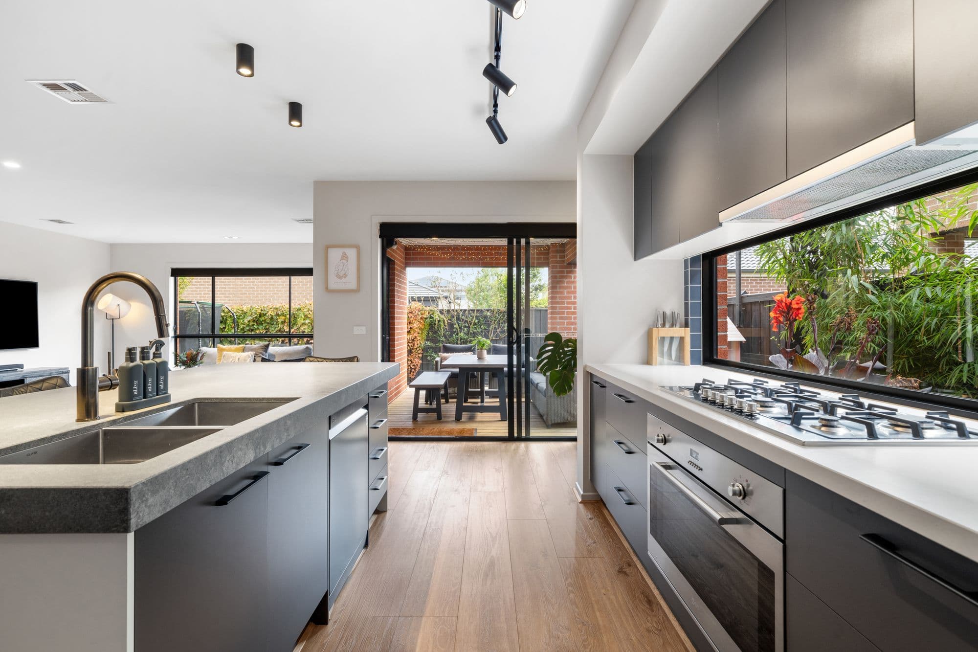6 Seeley Walk, Berwick VIC 3806, Berwick - Thumbnail 4