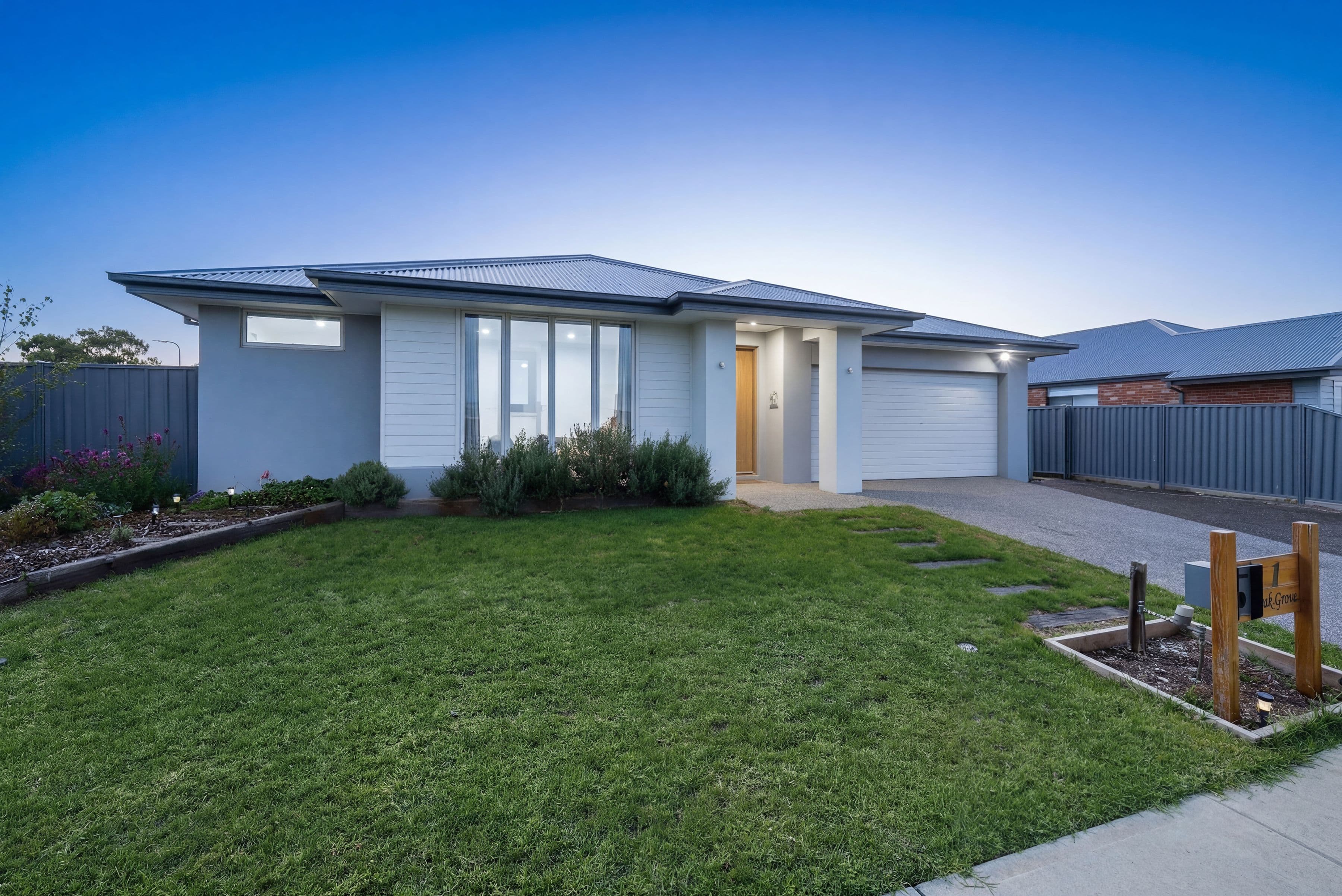 1 Oak Grove, Romsey VIC 3434, Romsey - Image 1