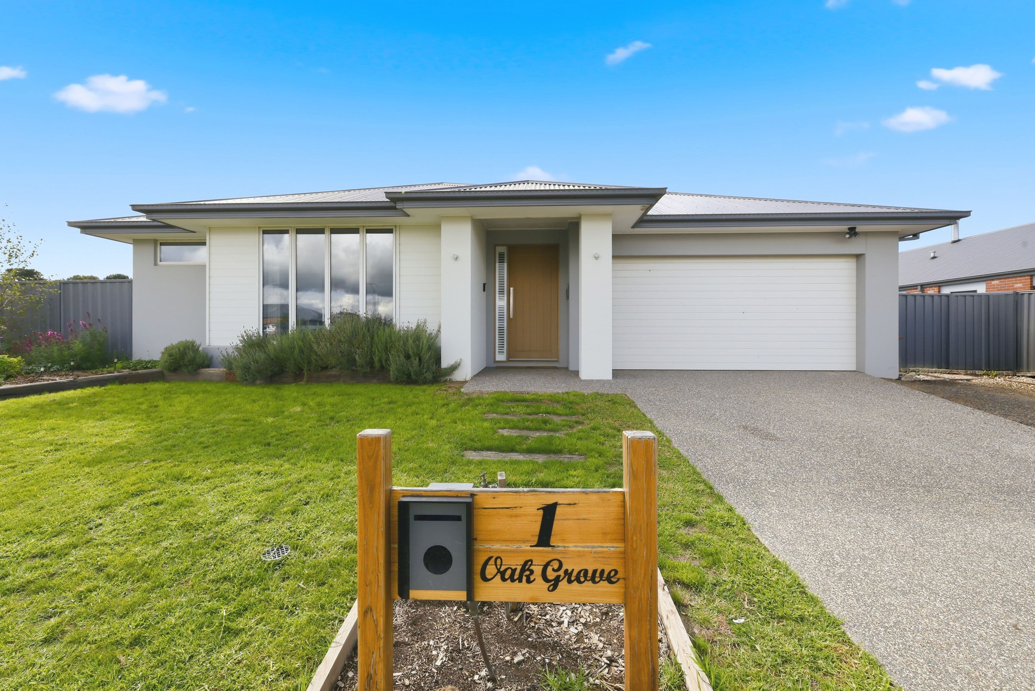 1 Oak Grove, Romsey VIC 3434, Romsey - Thumbnail 2