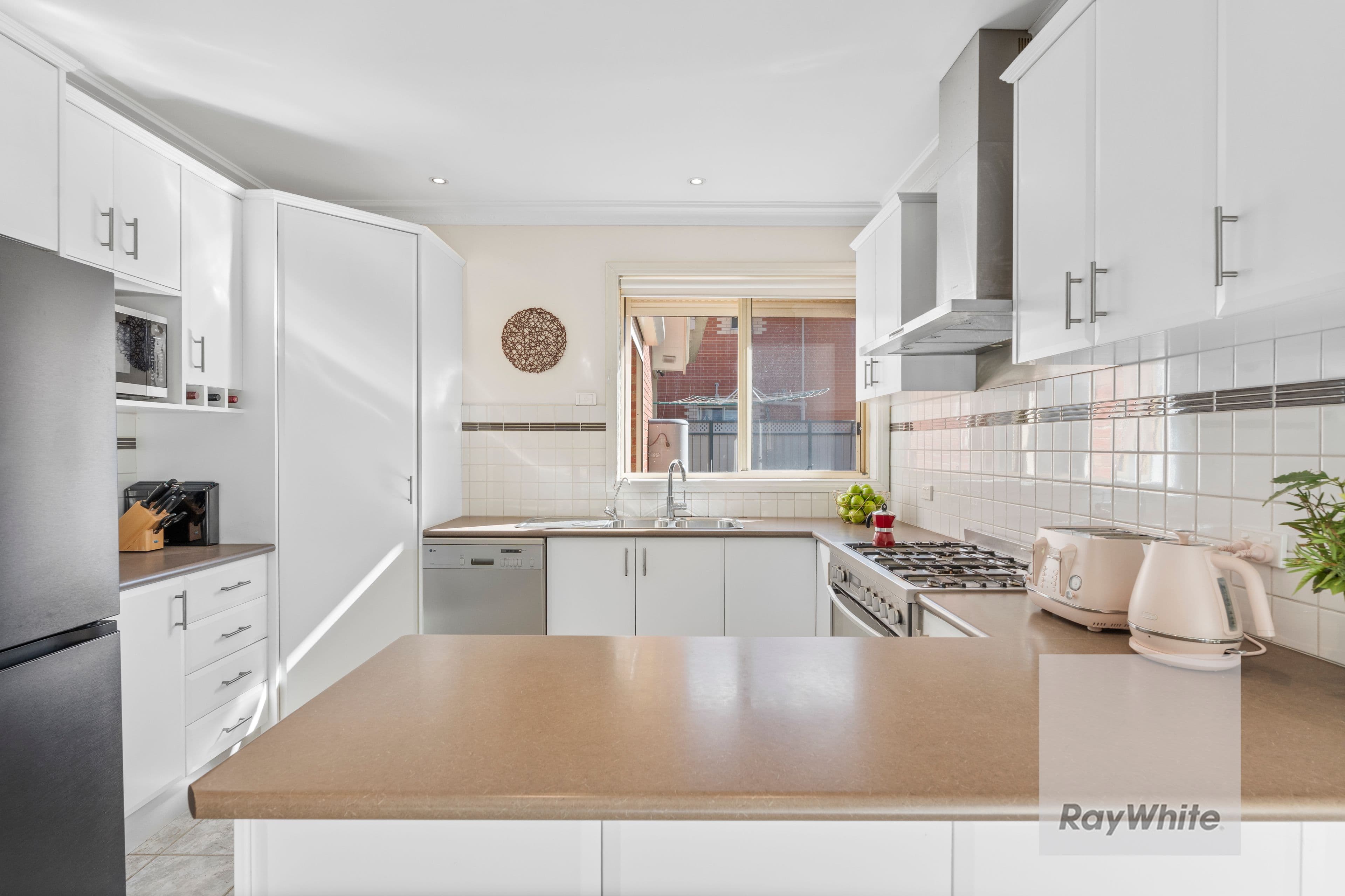 2 Leichardt Crescent, Reservoir VIC 3073, Reservoir - Thumbnail 4