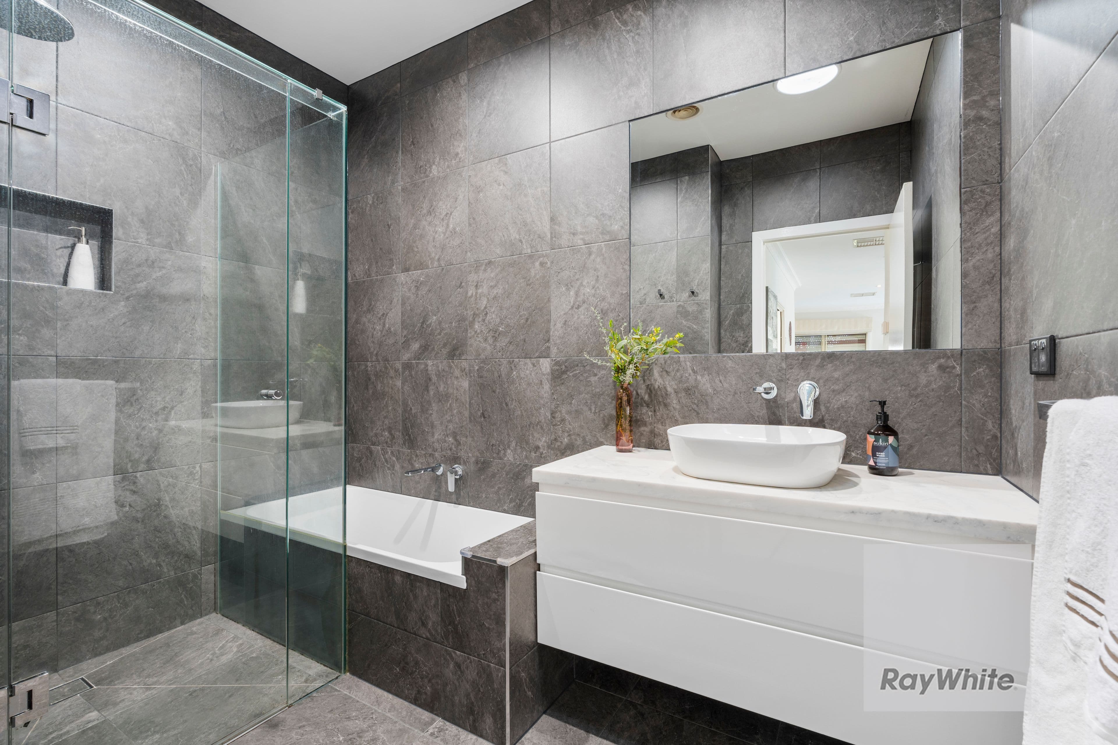 2 Leichardt Crescent, Reservoir VIC 3073, Reservoir - Thumbnail 8