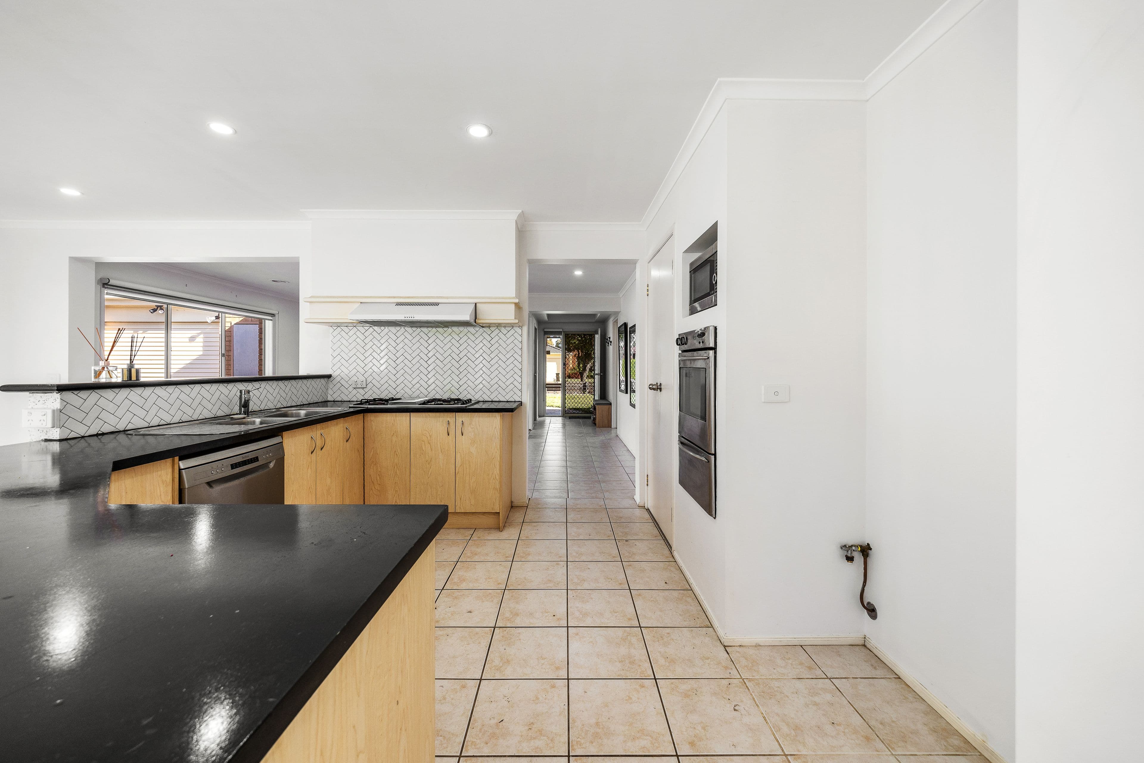 13 Middleham Close, Cranbourne West VIC 3977, Cranbourne West - Thumbnail 3