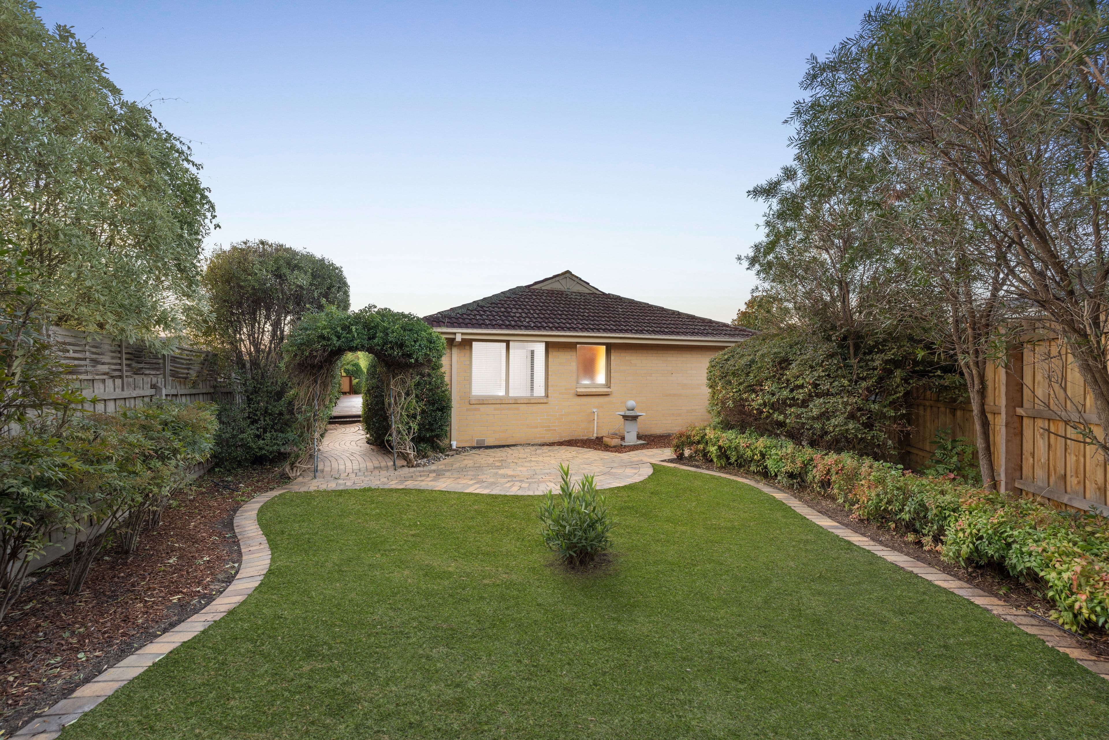 4 Robin Court, Wantirna VIC 3152, Wantirna - Thumbnail 2