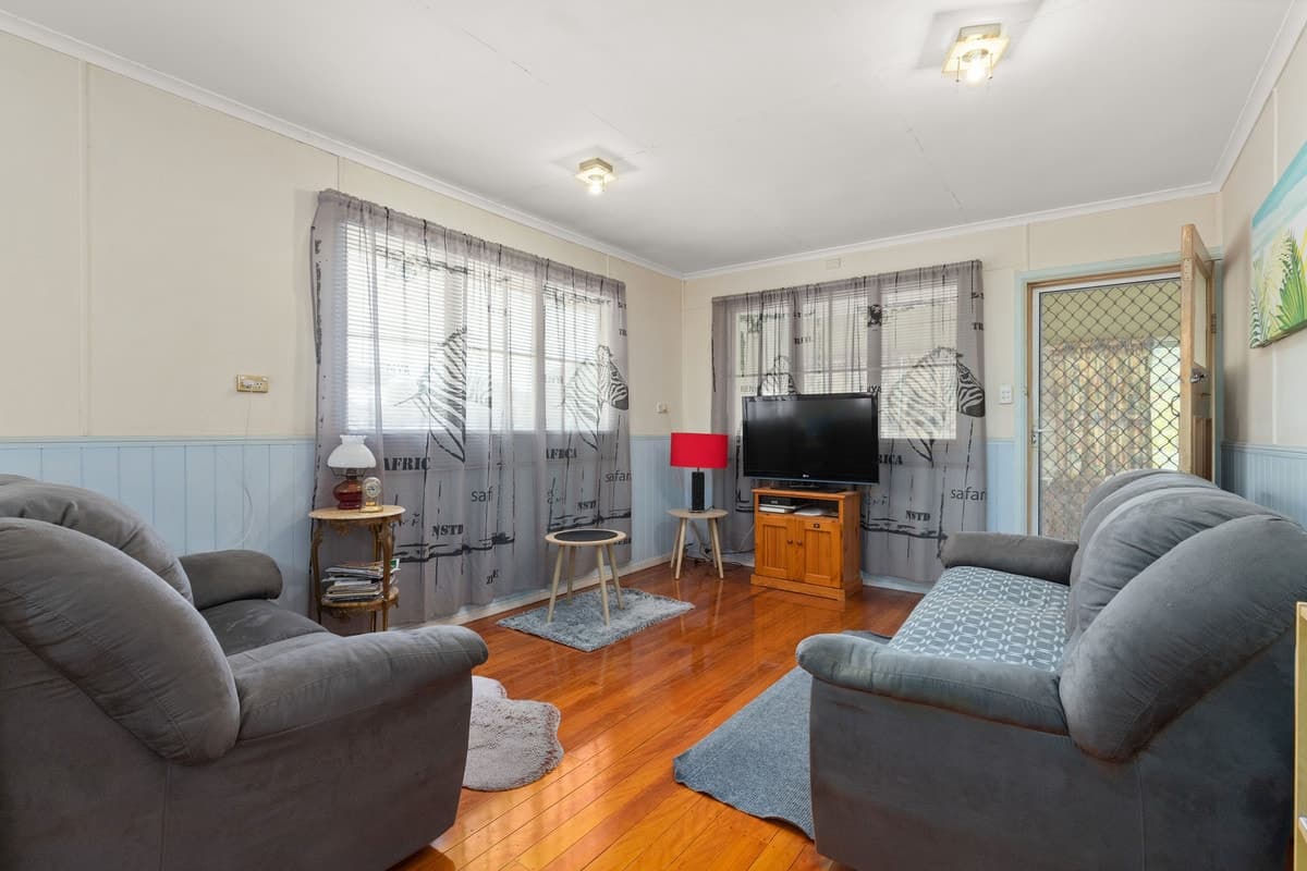 31 Sampson Street, DECEPTION BAY, Deception Bay - Thumbnail 3