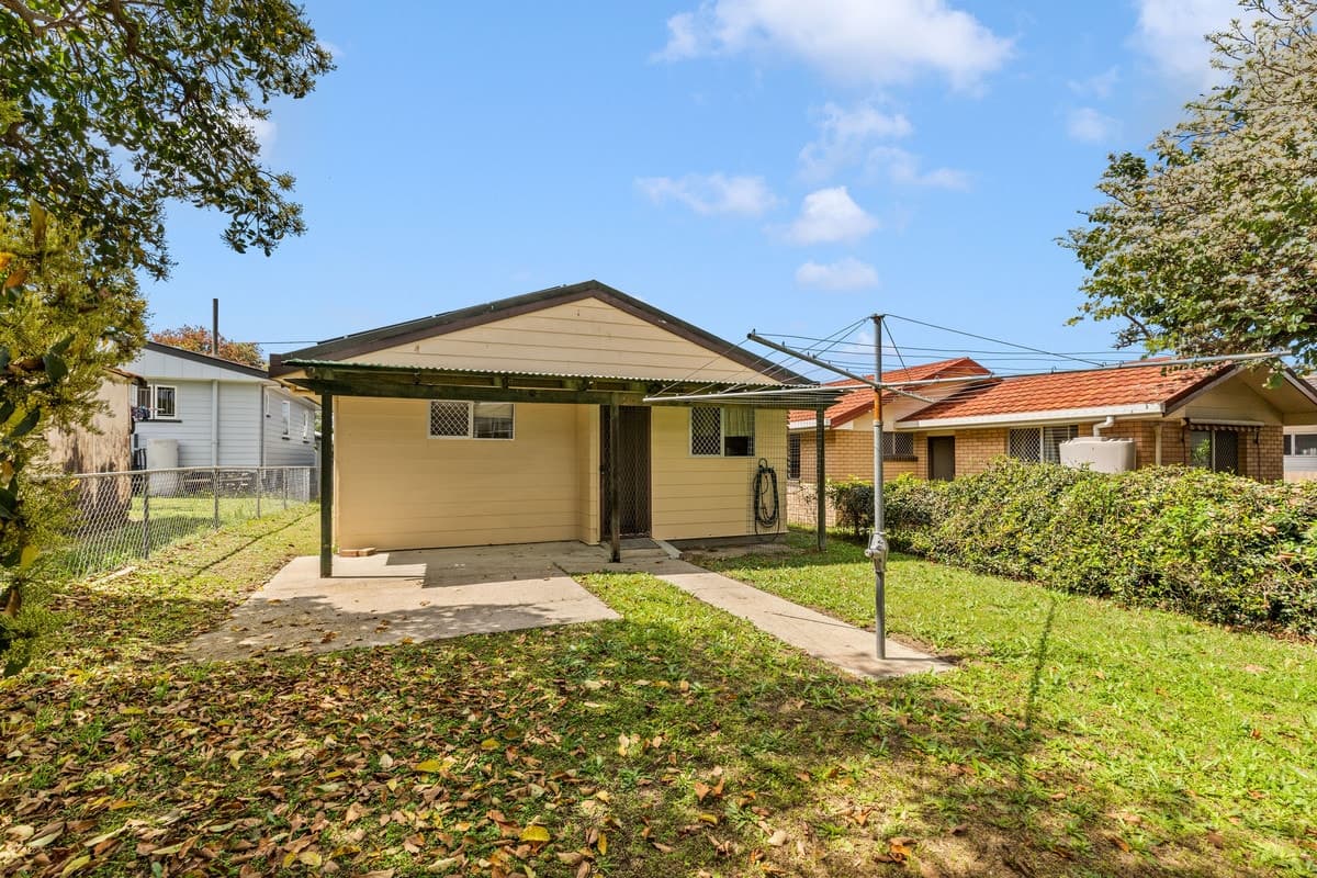 17 McAneny  Street, REDCLIFFE, Redcliffe - Thumbnail 2