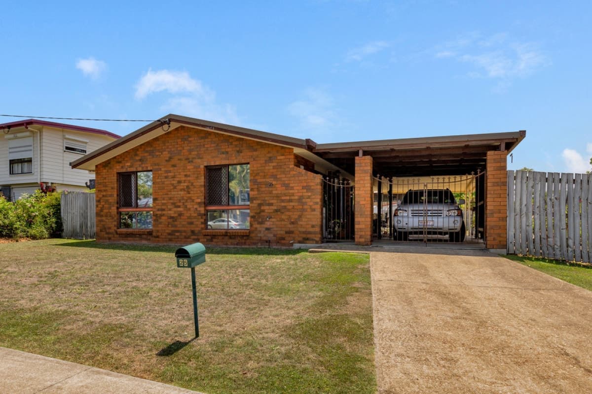 25 Sheaves Road, KALLANGUR, Kallangur - Image 1