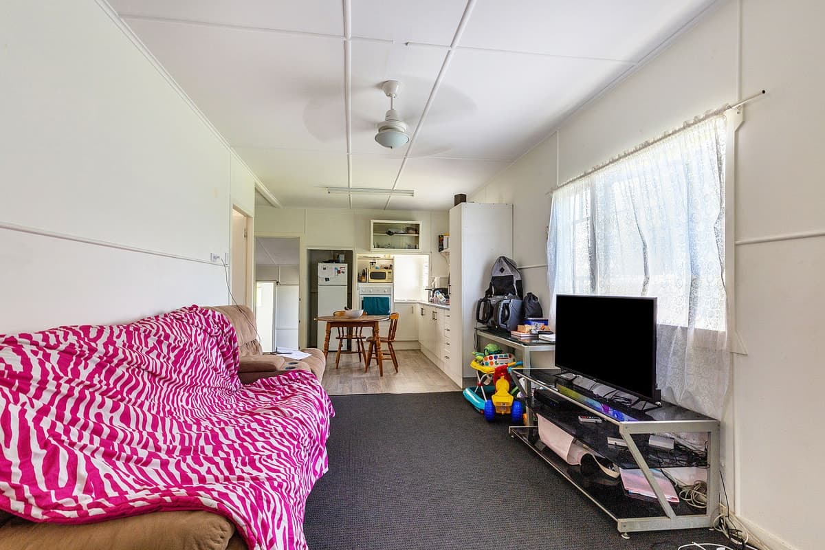 33 Summer Street, DECEPTION BAY, Deception Bay - Thumbnail 3