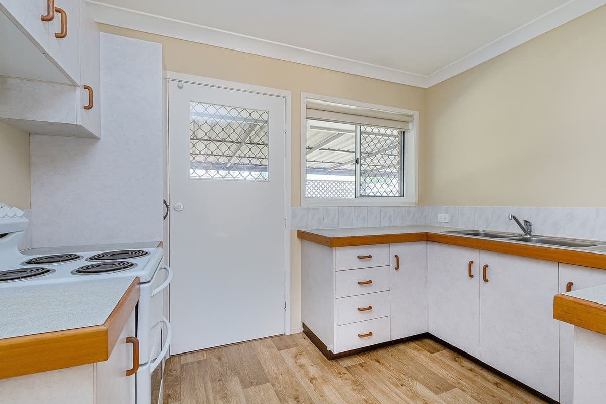 43 Lipscombe Road, DECEPTION BAY, Deception Bay - Thumbnail 3