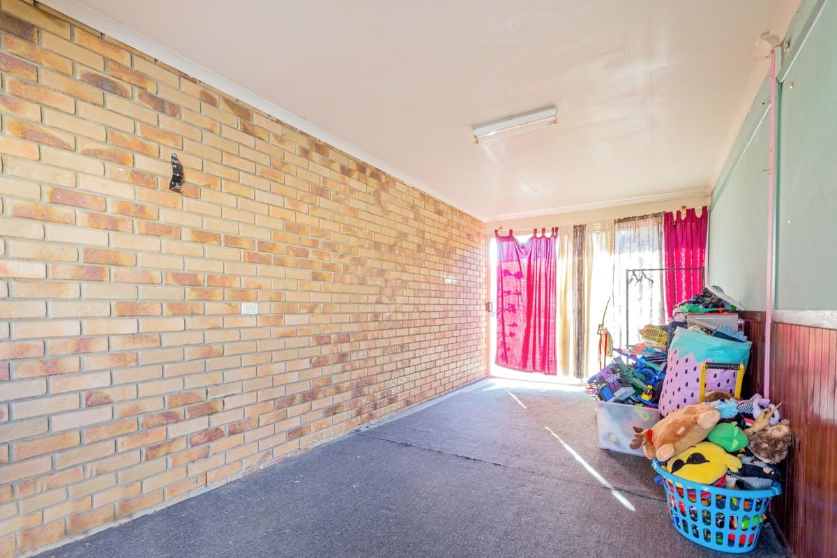 12 Surrey Court, DECEPTION BAY, Deception Bay - Thumbnail 2