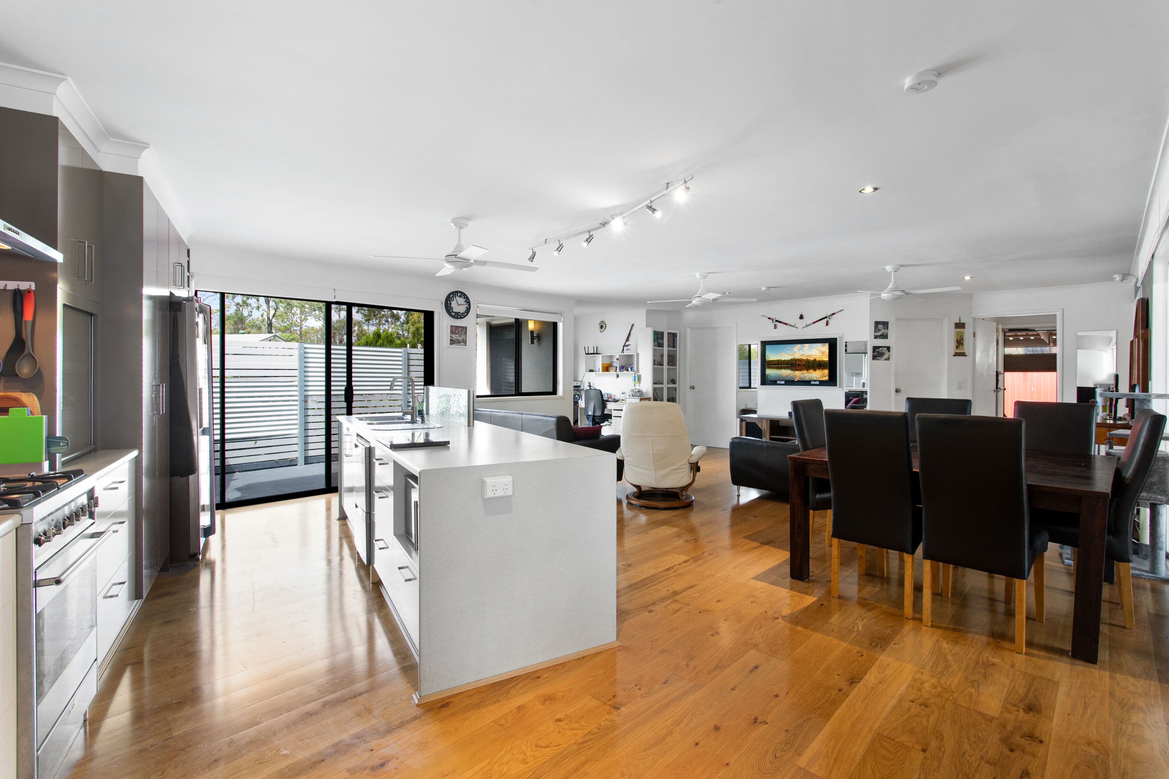 4 Delvene Court, Deception Bay QLD 4508, Deception Bay - Thumbnail 3