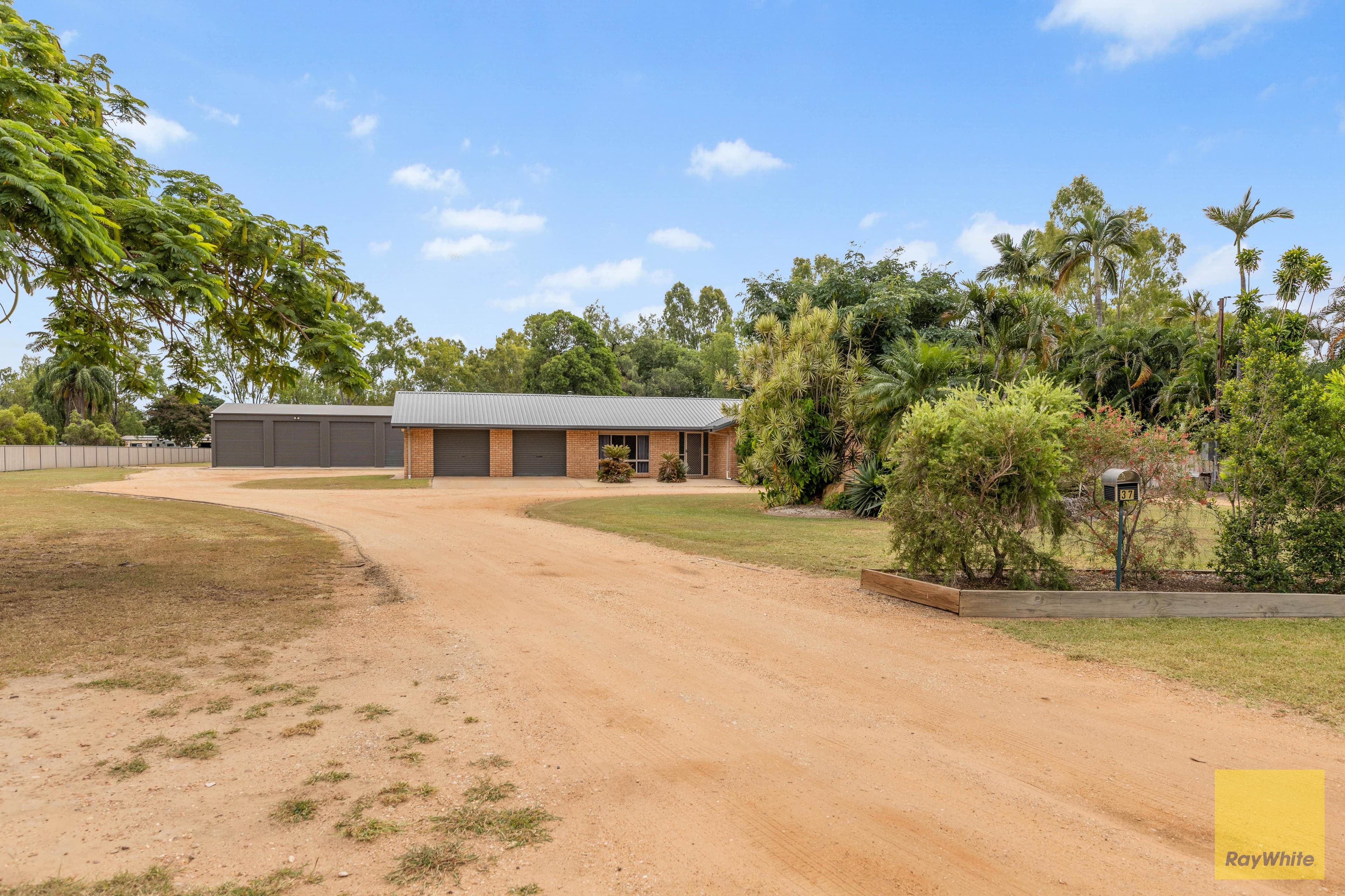 37 Slack Drive, Emerald QLD 4720, Emerald - Thumbnail 2