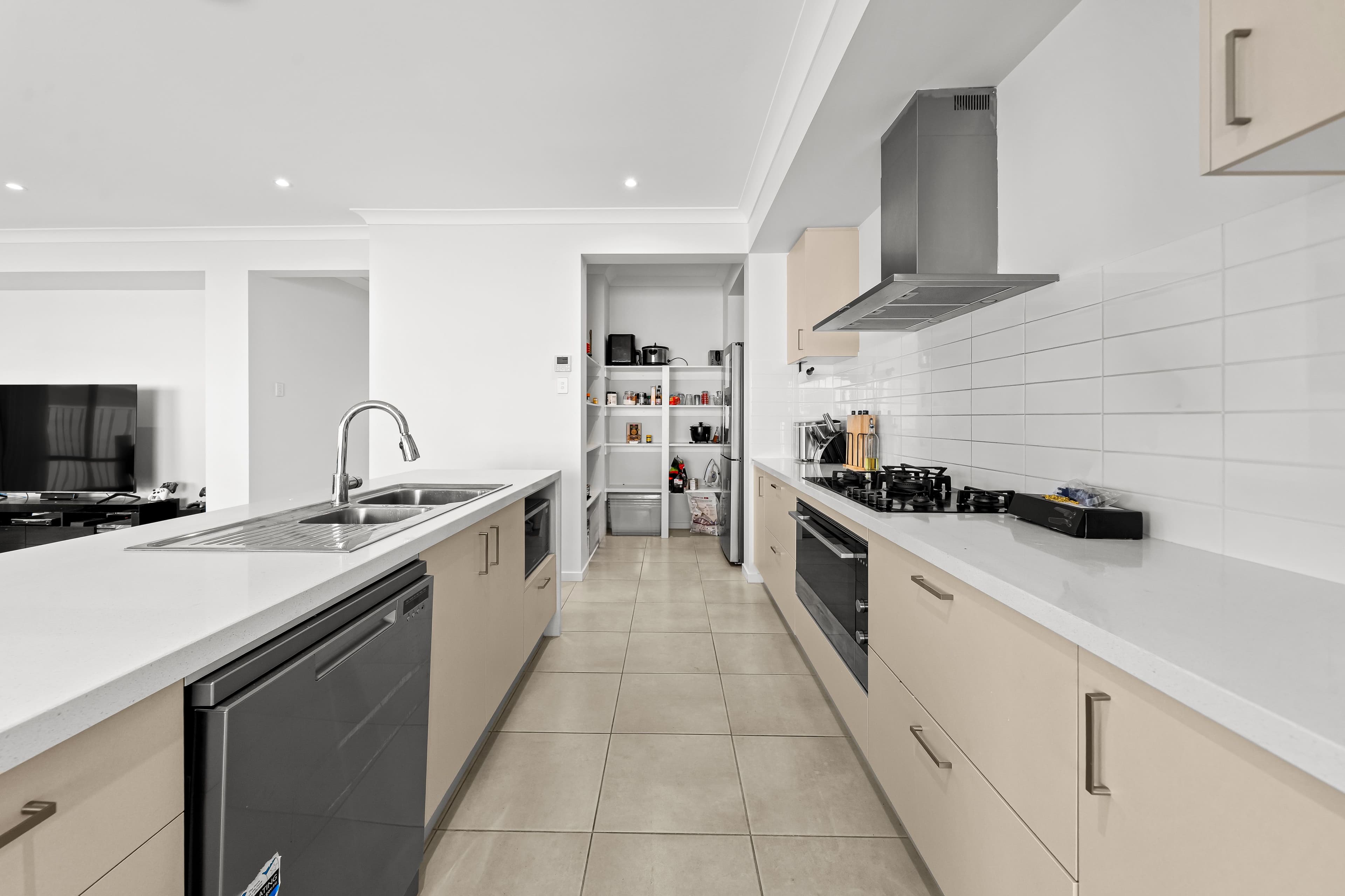 8 Lakeshore Crescent, Willawong QLD 4110, Willawong - Thumbnail 2