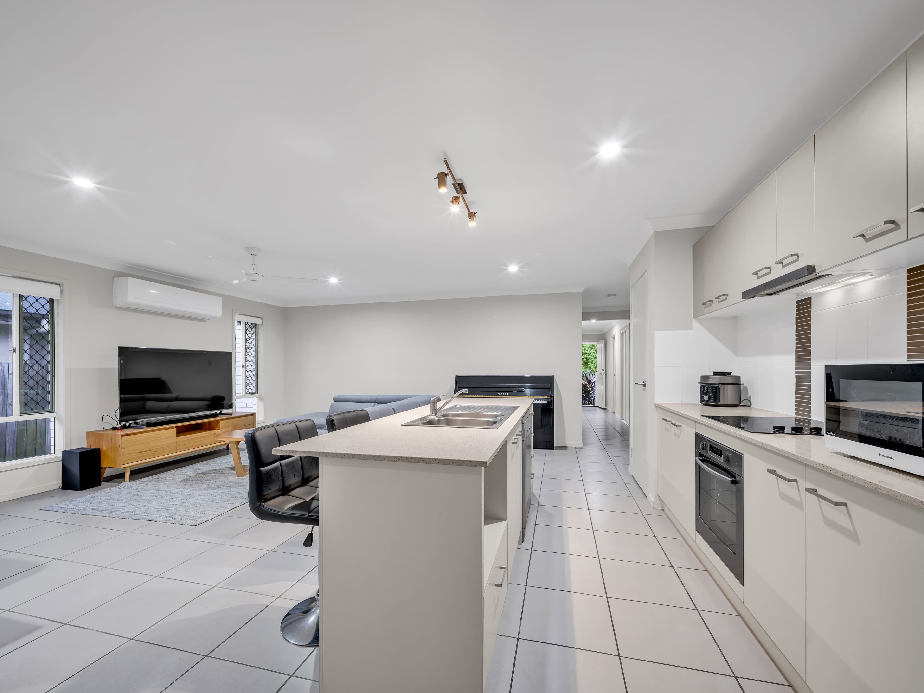 27 Woodgate Street, Oxley QLD 4075, Oxley - Thumbnail 4