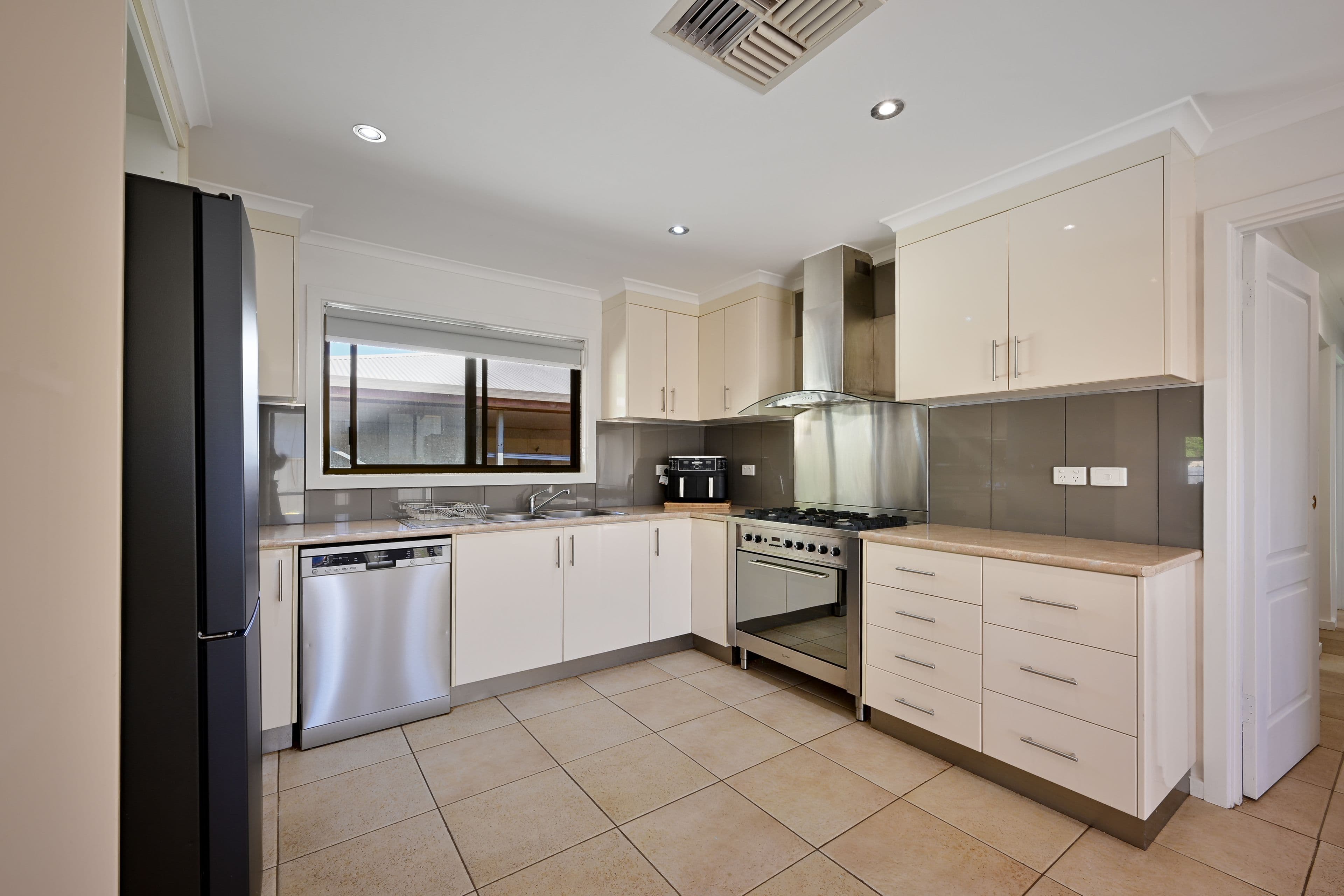 11 Willoughby Street, Stirling North SA 5710, Stirling North - Thumbnail 5
