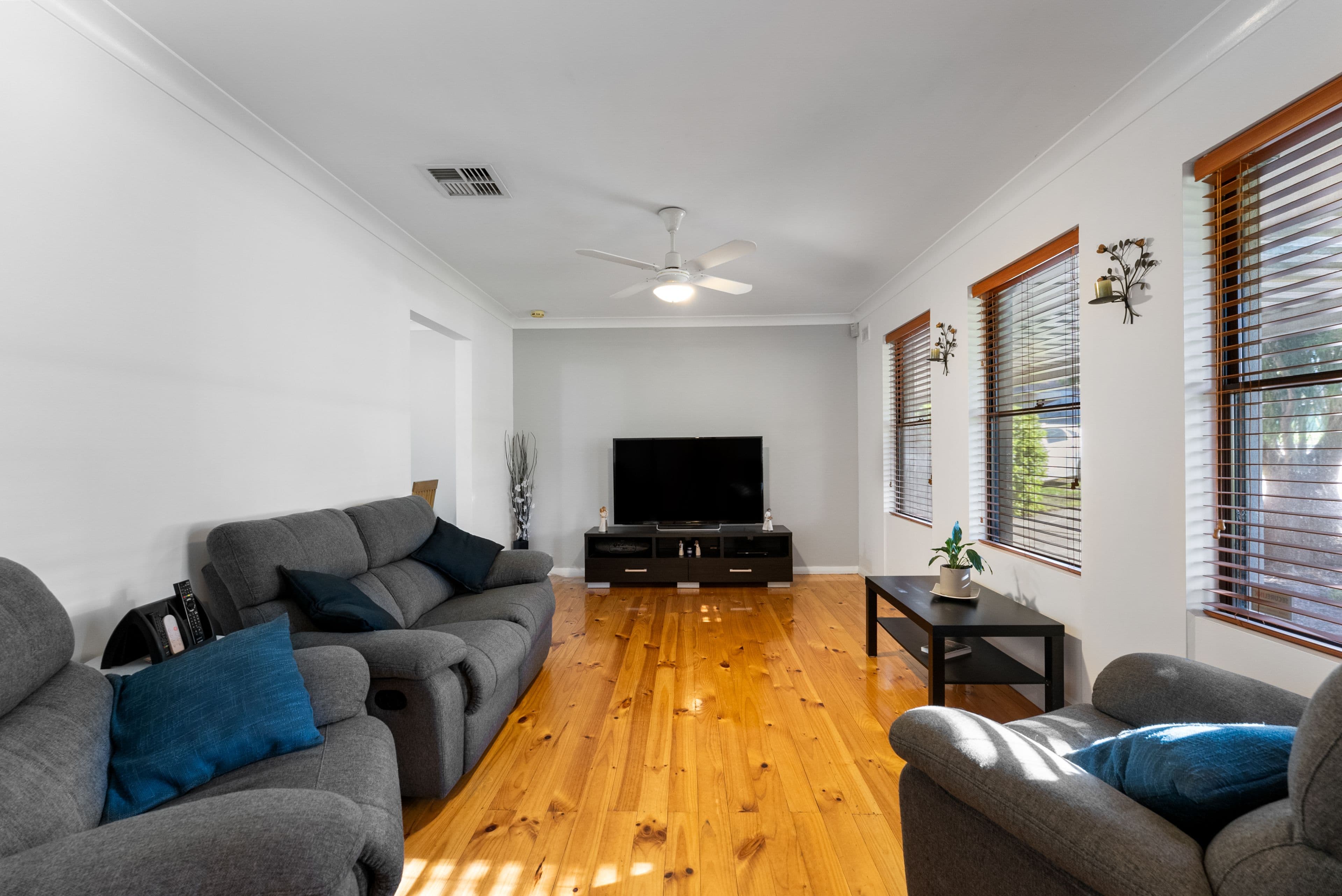 43 Flockhart Avenue, Valley View SA 5093, Valley View - Thumbnail 2