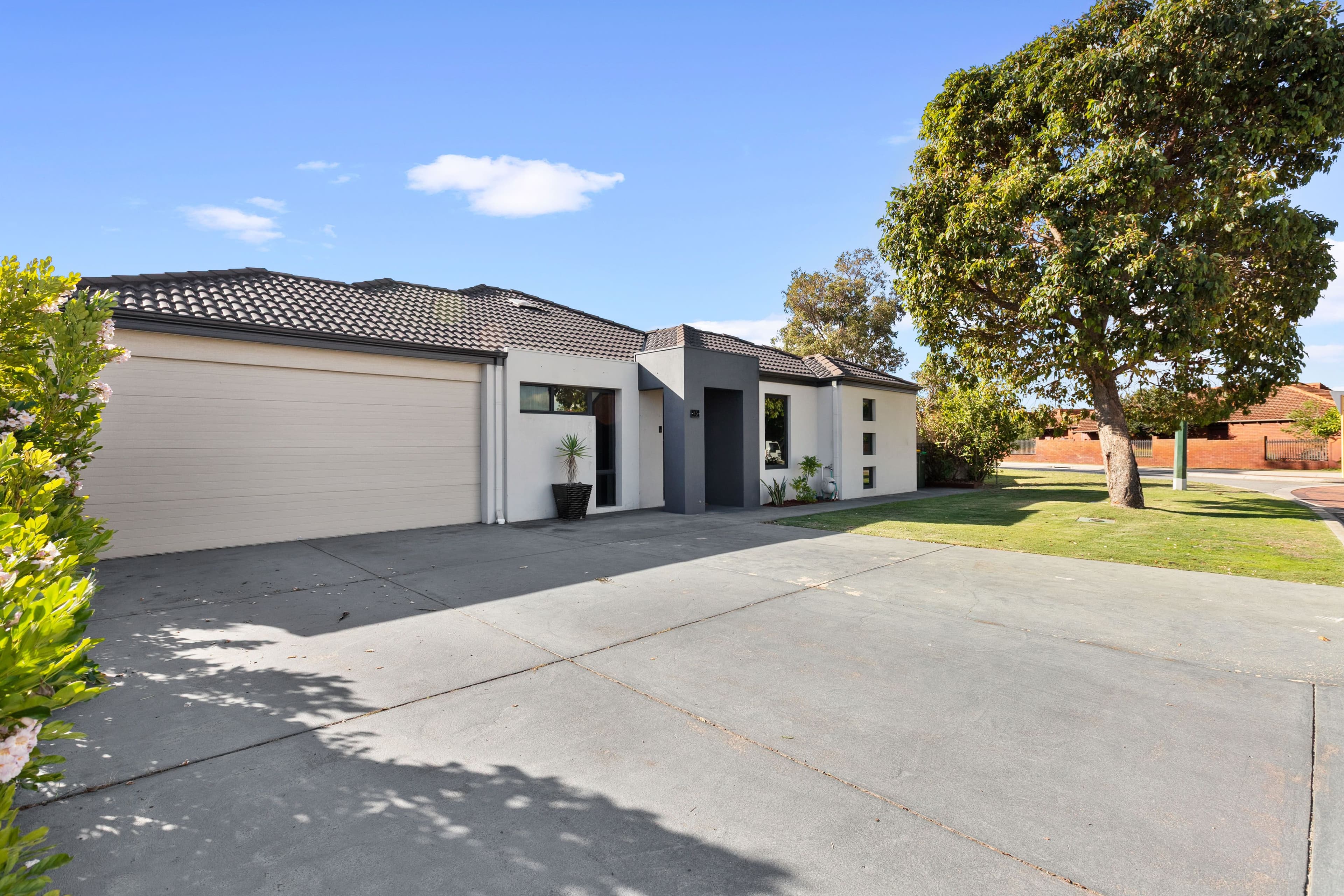 45 Dalecross Avenue, Madeley WA 6065, Madeley - Thumbnail 2