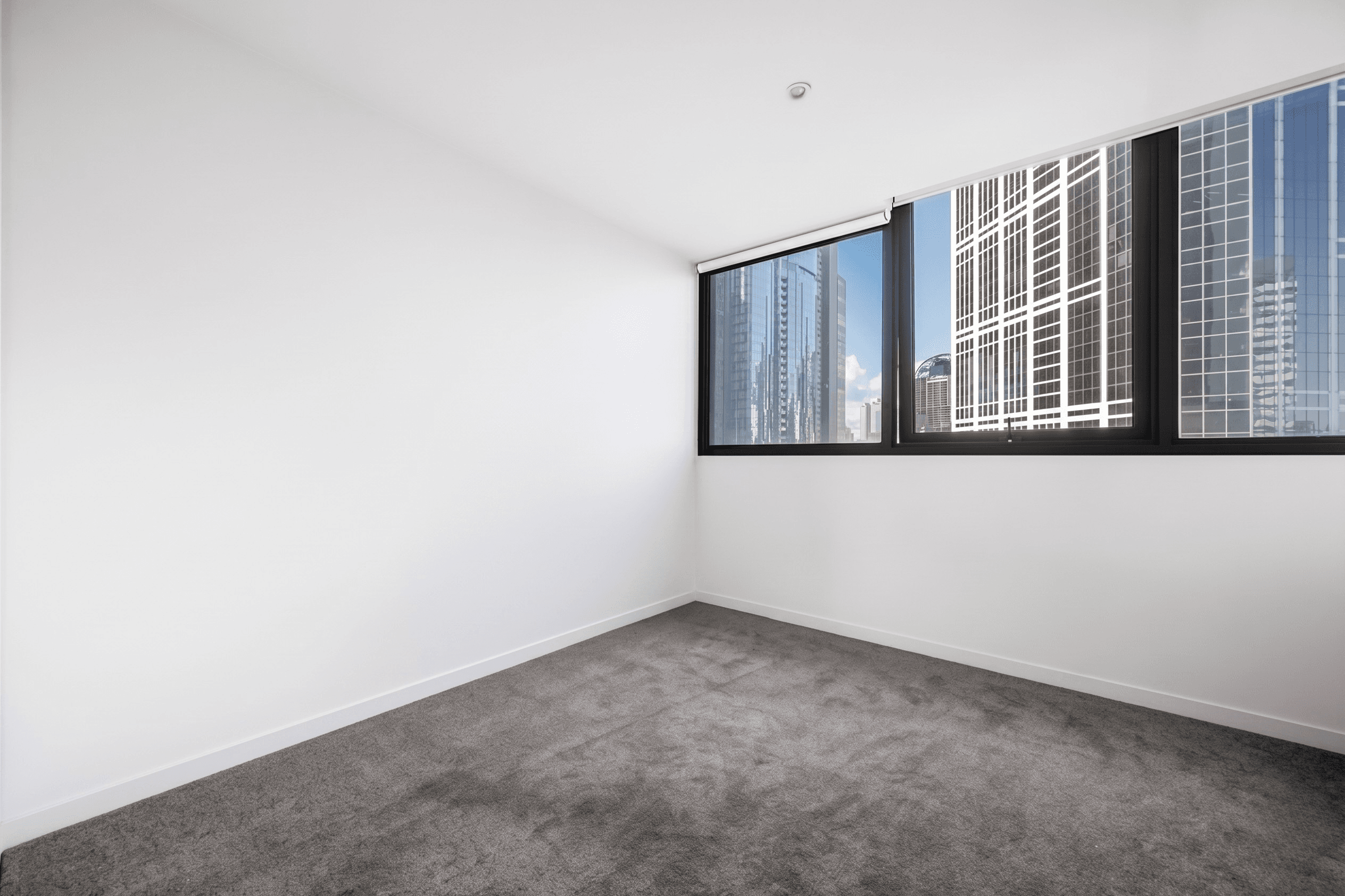 2207/8 Sutherland Street, Melbourne VIC 3000, Melbourne - Thumbnail 3