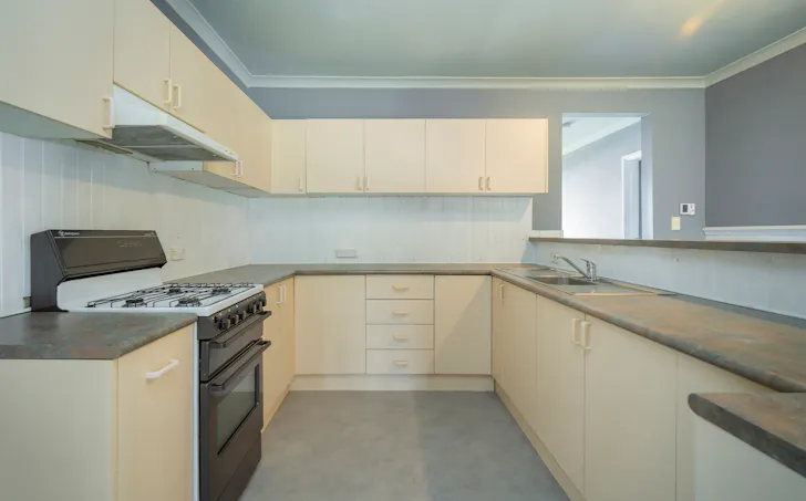 7 White Avenue, Hamilton, VIC, 3300, Hamilton - Thumbnail 2