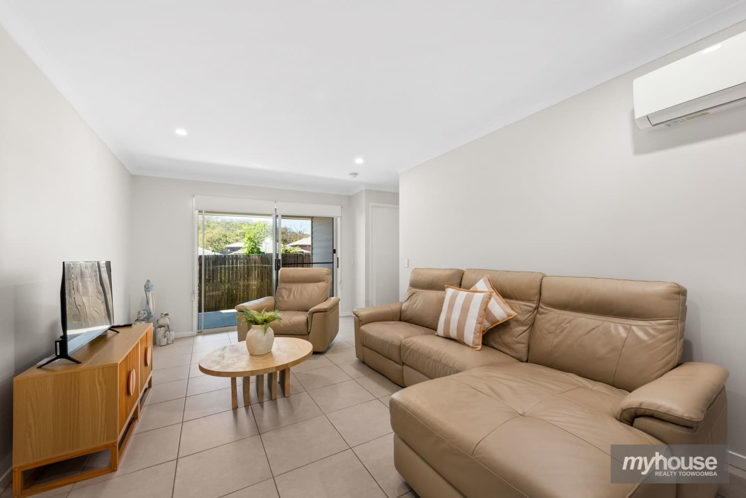 2/14 Wolff Street, Cotswold Hills - Thumbnail 4