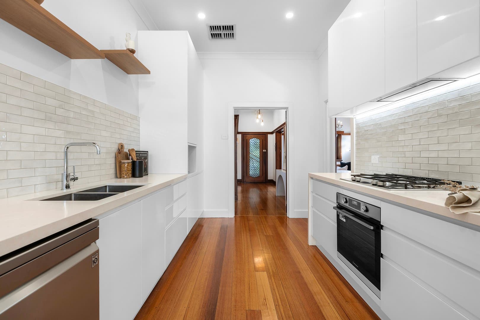 24 Highview Road, Preston, VIC 3072, Preston - Thumbnail 2