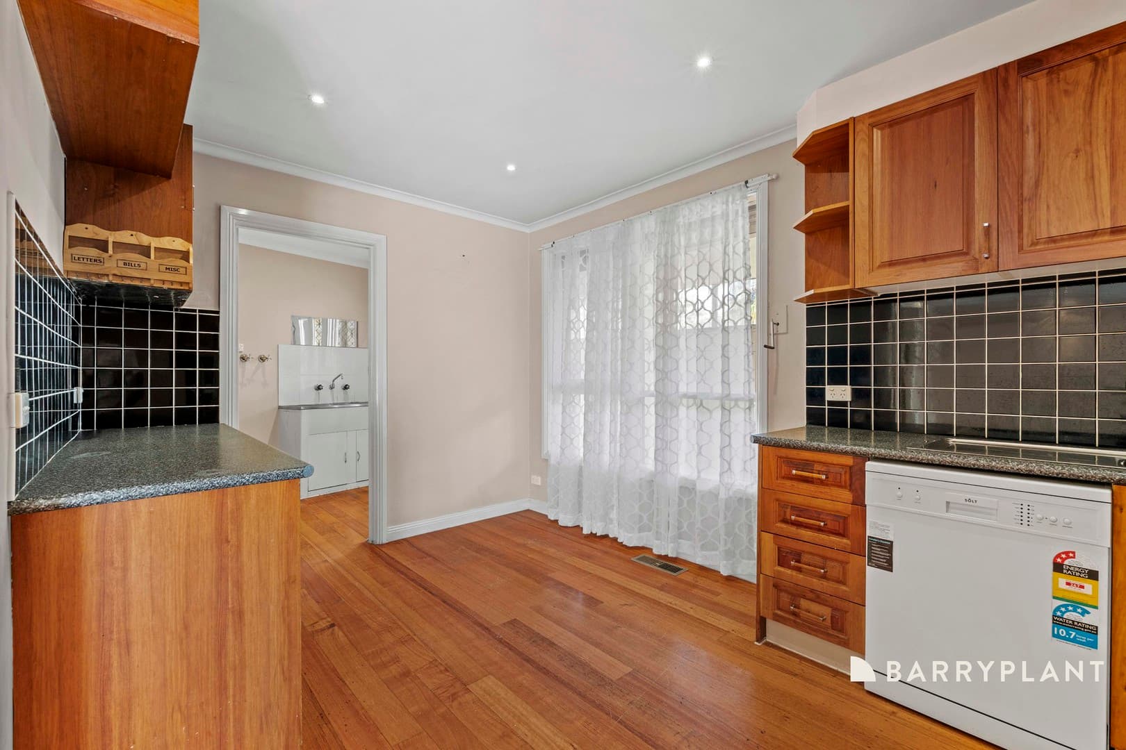 27 Lynne Street, Lalor, VIC 3075, Lalor - Thumbnail 3