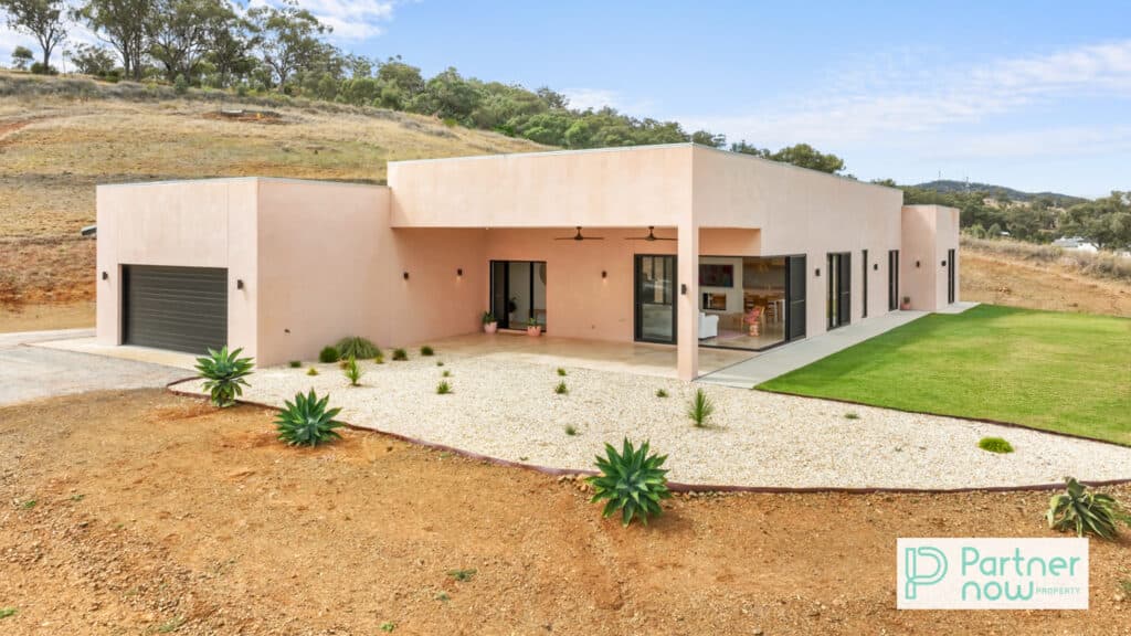 10 Spur Wing Close, TAMWORTH NSW 2340, Tamworth - Thumbnail 2