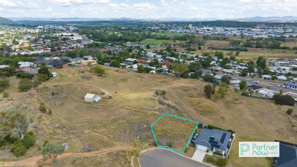 28 Conway Close, Tamworth - Thumbnail 2
