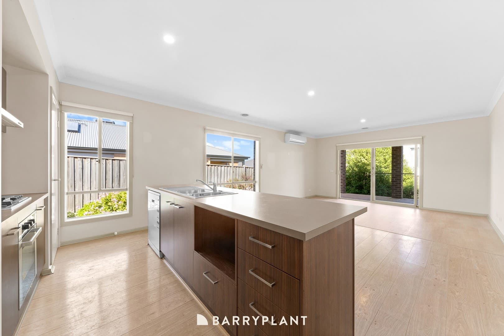 61 Como Parade, Clyde North, VIC 3978, Clyde North - Thumbnail 3