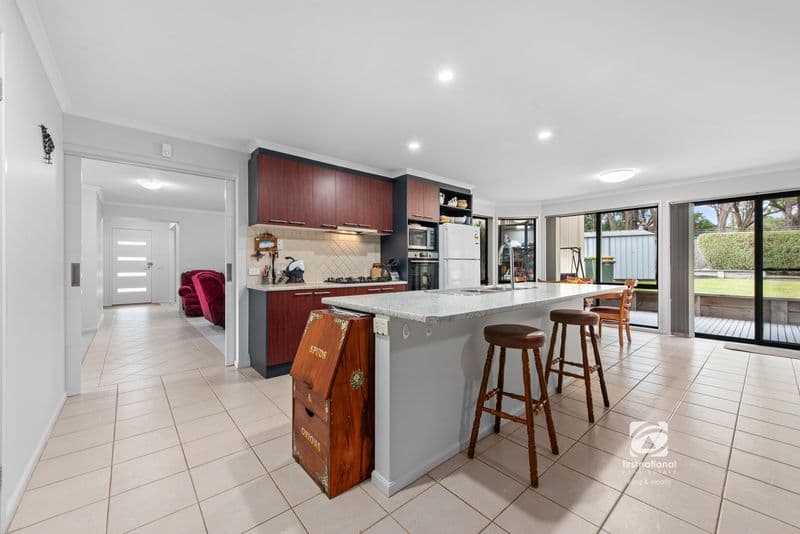 64 Robin Street, Lakes Entrance, VIC 3909, Lakes Entrance - Thumbnail 4