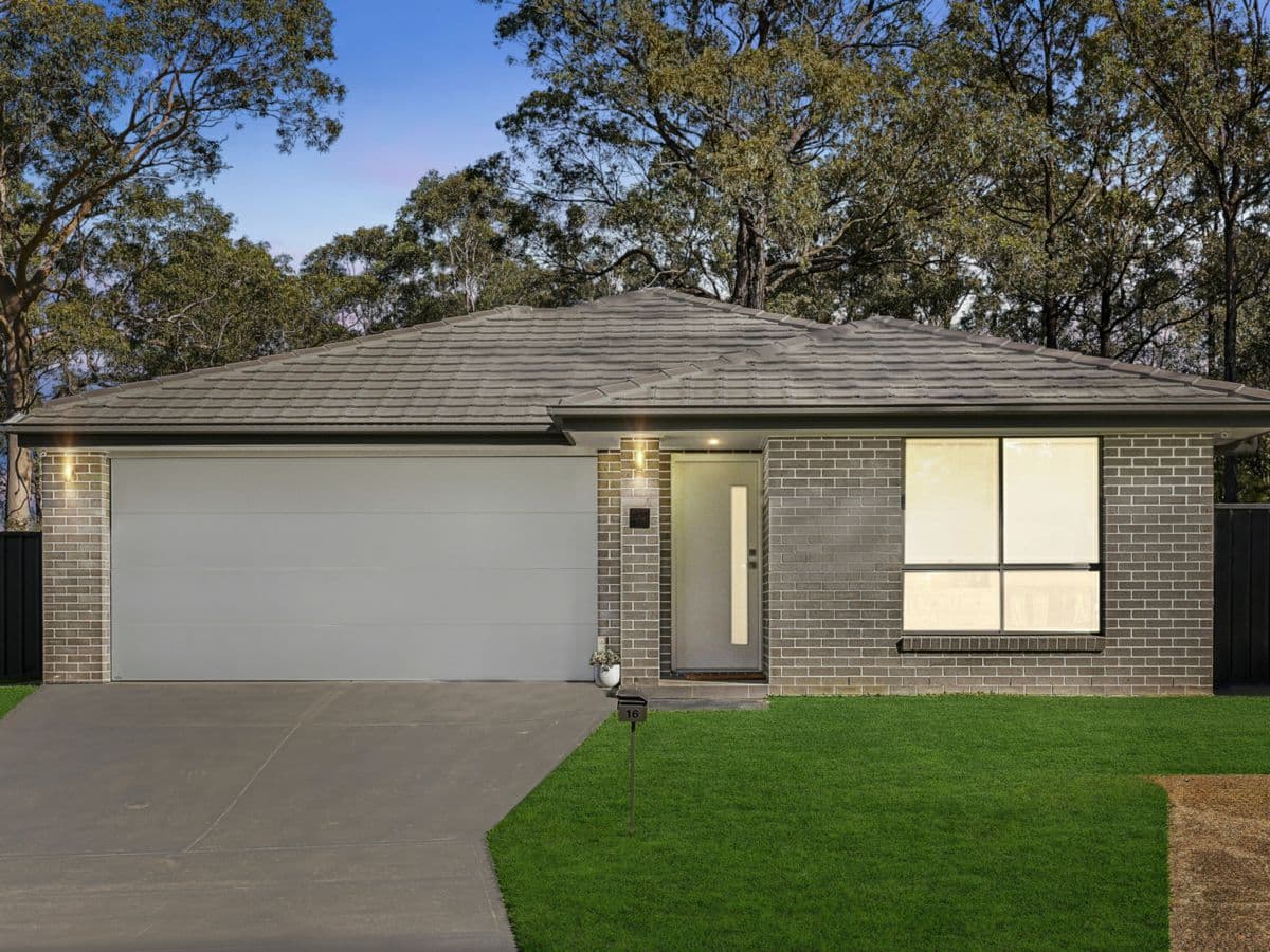 16 Davies Close, WESTON, Weston - Image 1