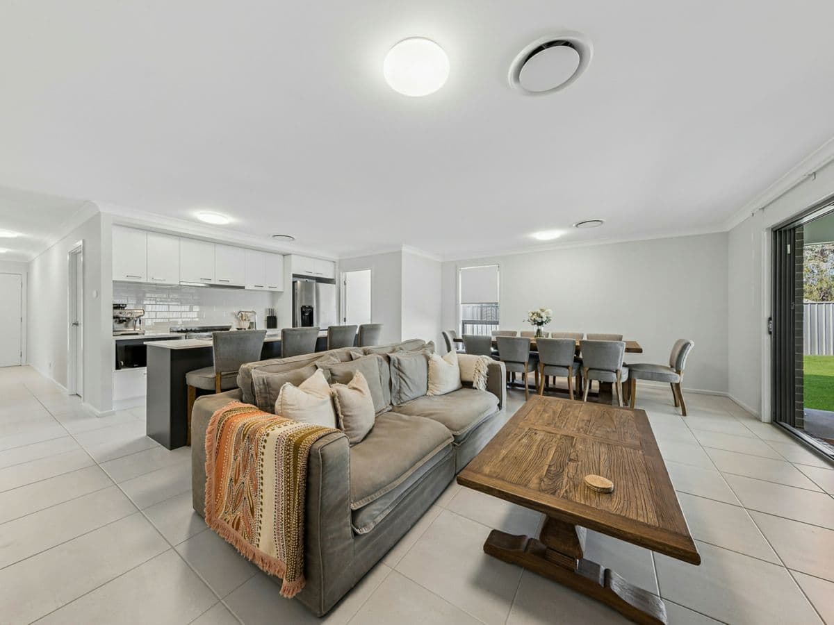 16 Davies Close, WESTON, Weston - Thumbnail 3