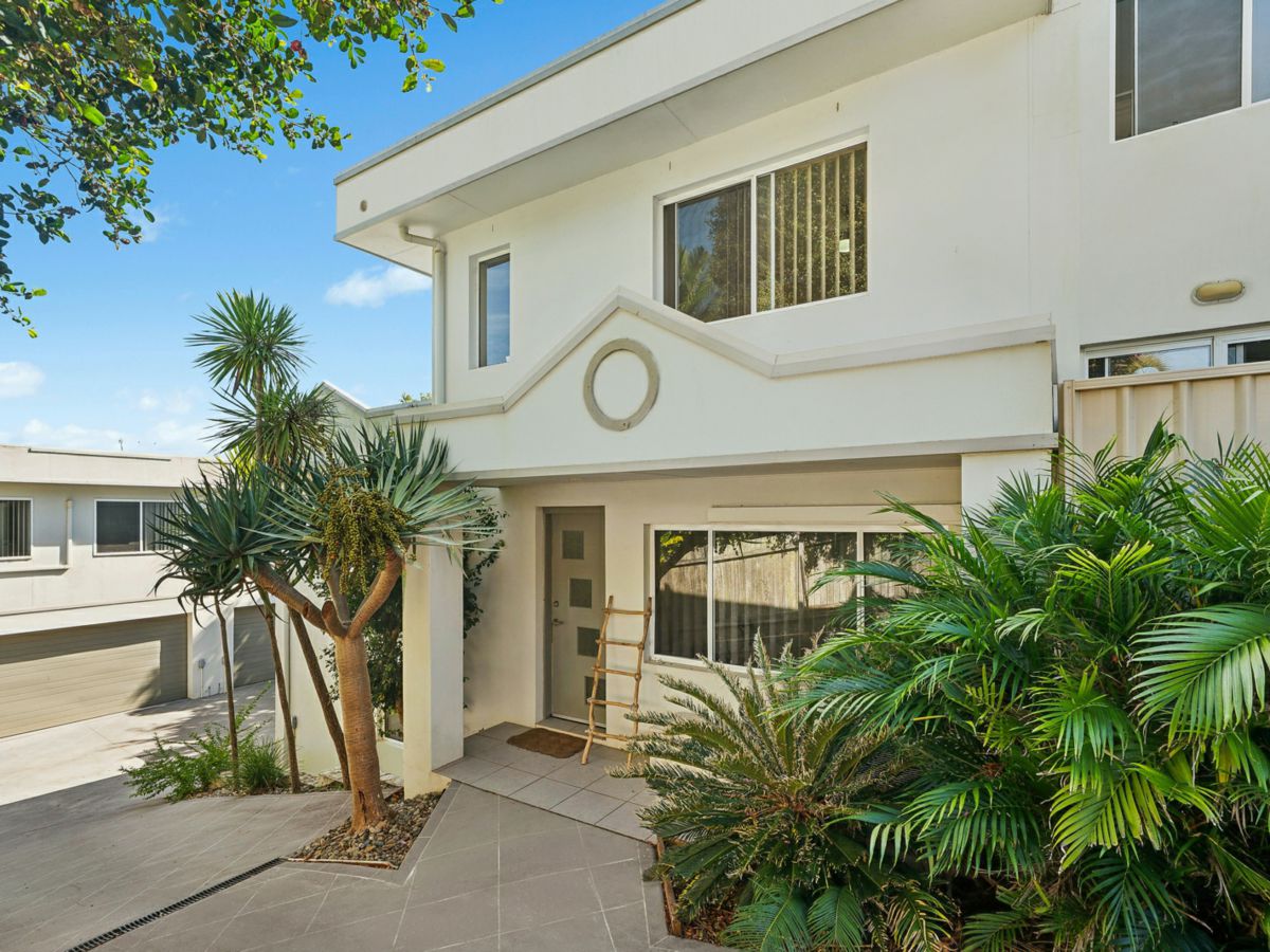 2/129 Pacific Drive, PORT MACQUARIE, Port Macquarie - Thumbnail 2