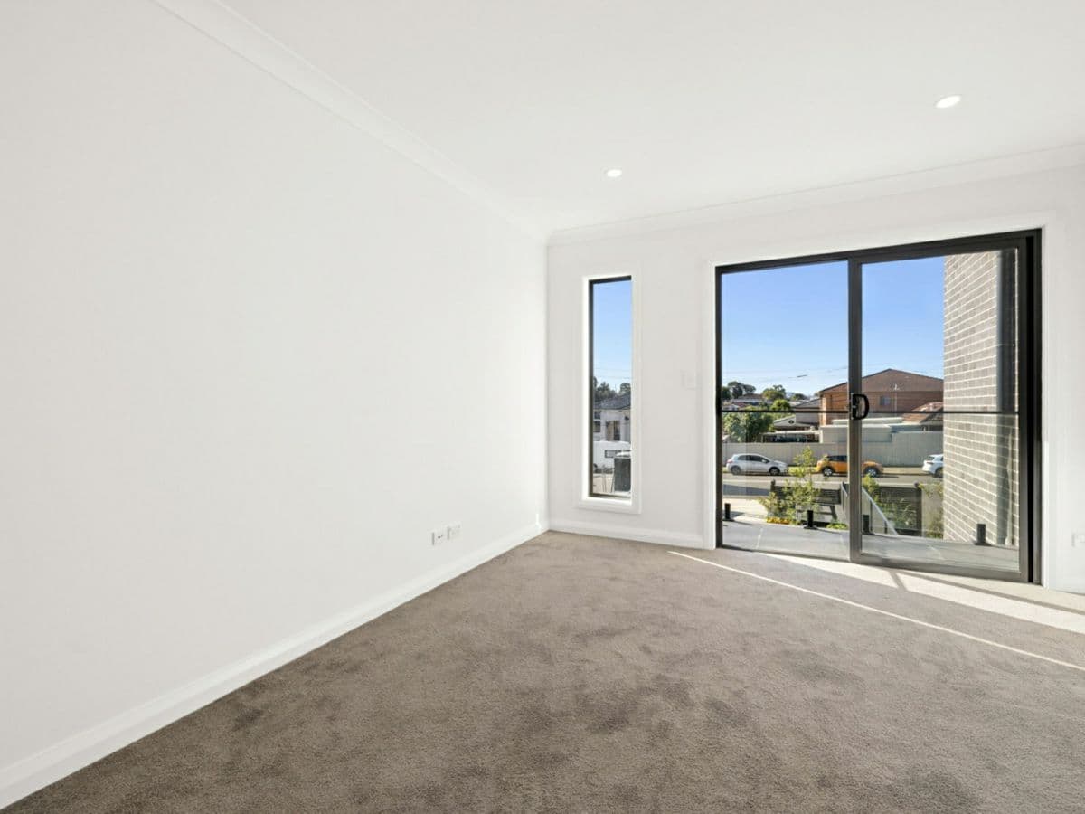 170 & 170A Hawksview Street, GUILDFORD, Guildford - Thumbnail 4