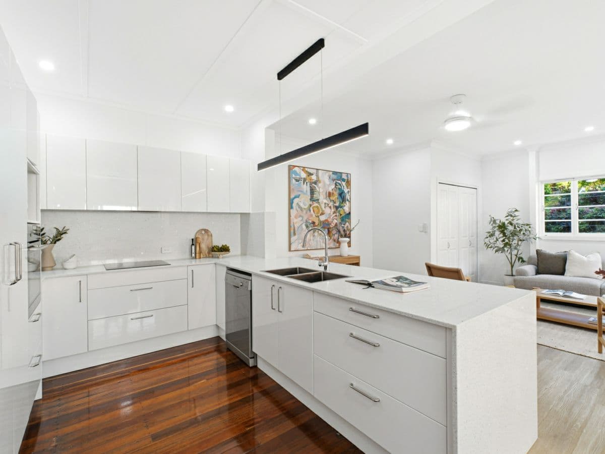 24 Kanumbra Street, COORPAROO, Coorparoo - Thumbnail 2